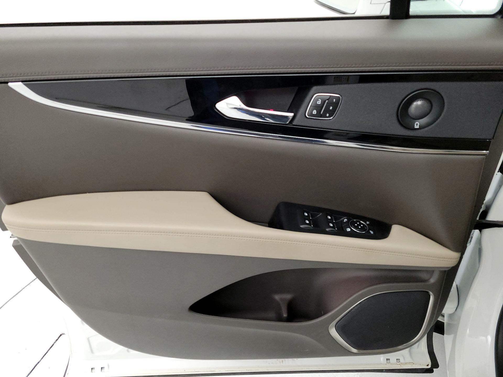 Thumbnail: 2023 Lincoln Nautilus - 12