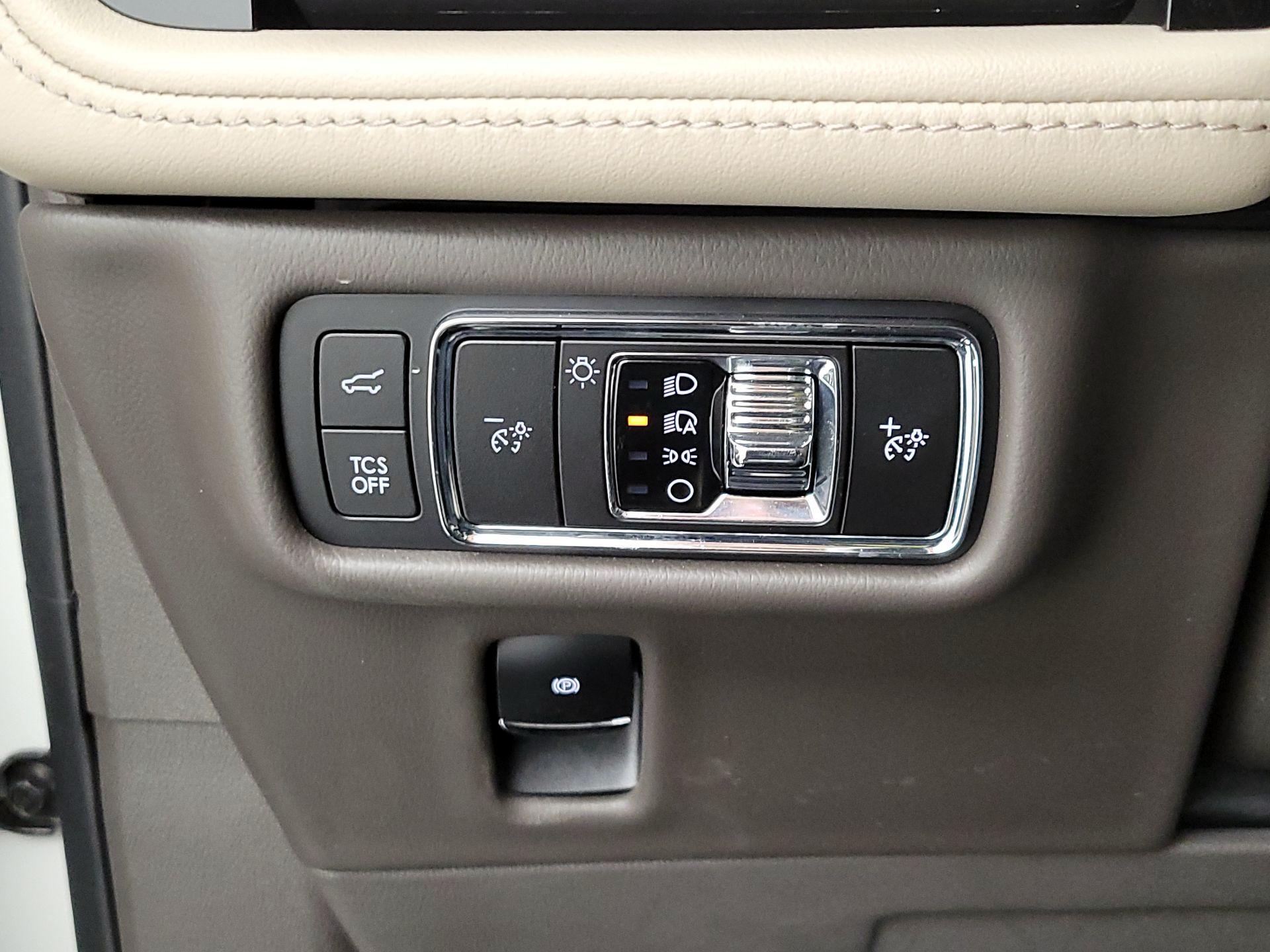 Thumbnail: 2023 Lincoln Nautilus - 13