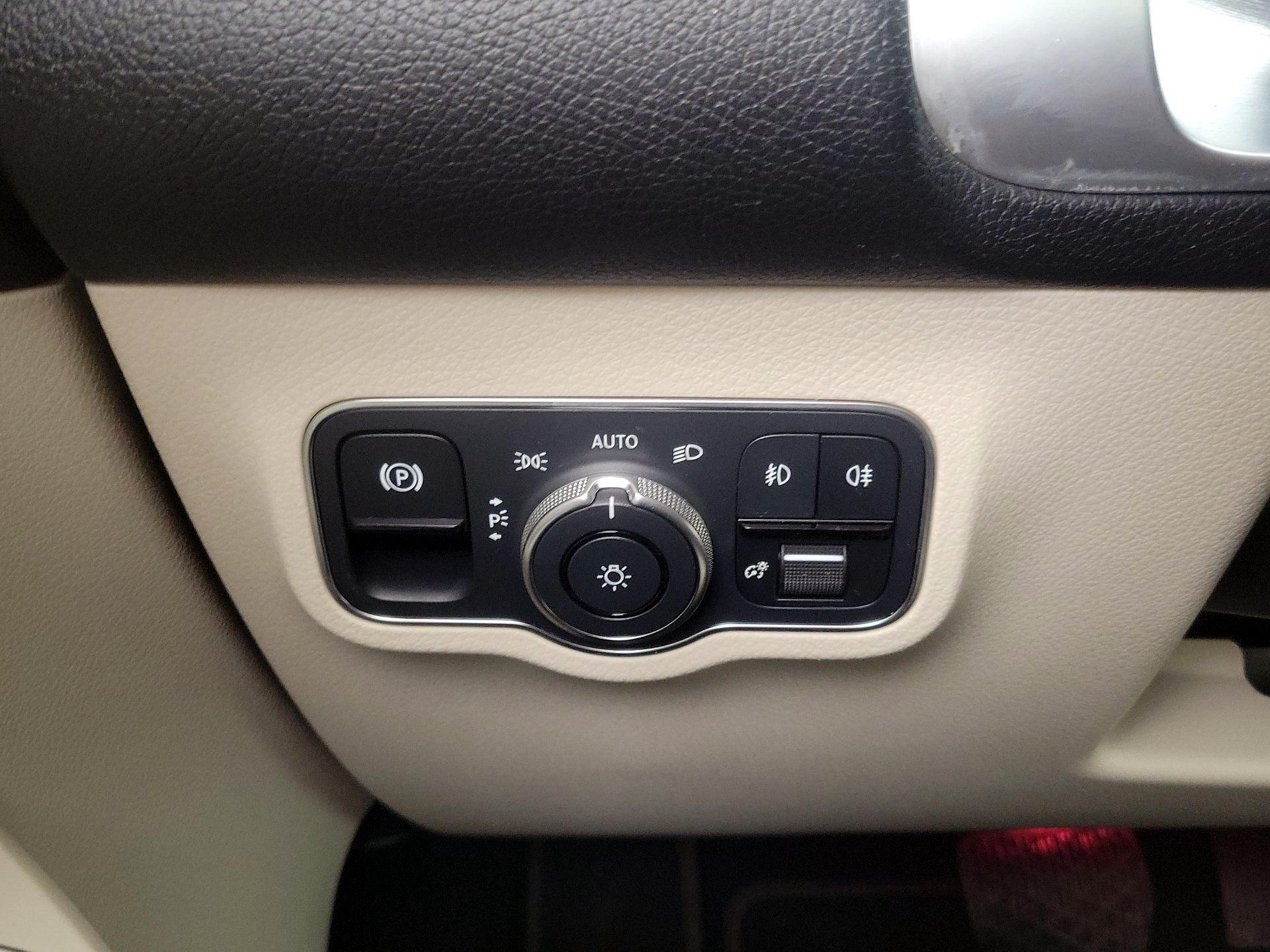 Thumbnail: 2022 Mercedes-Benz GLB - 13