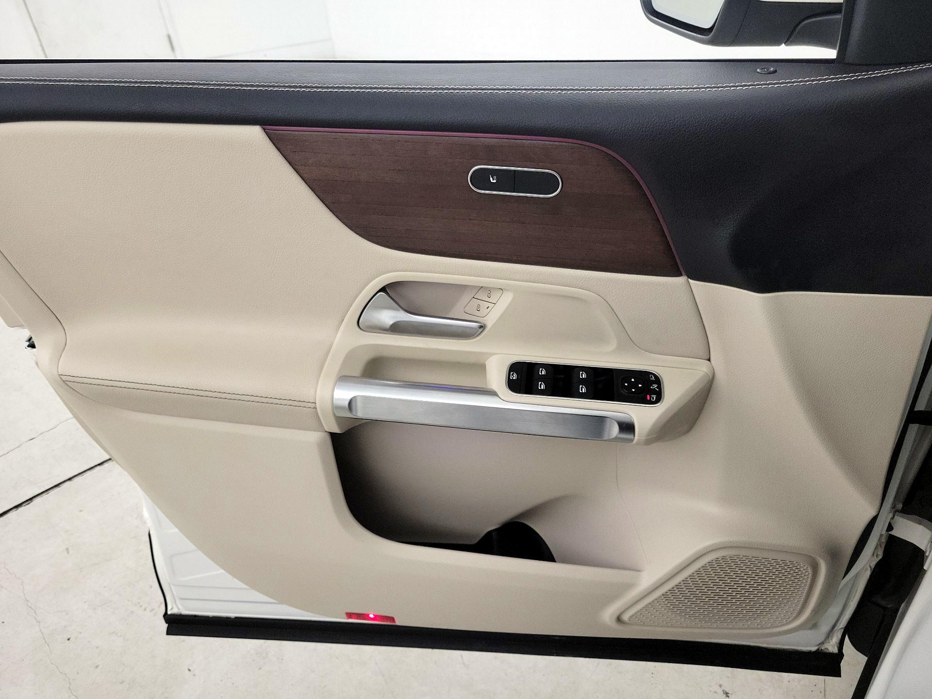 Thumbnail: 2022 Mercedes-Benz GLB - 12