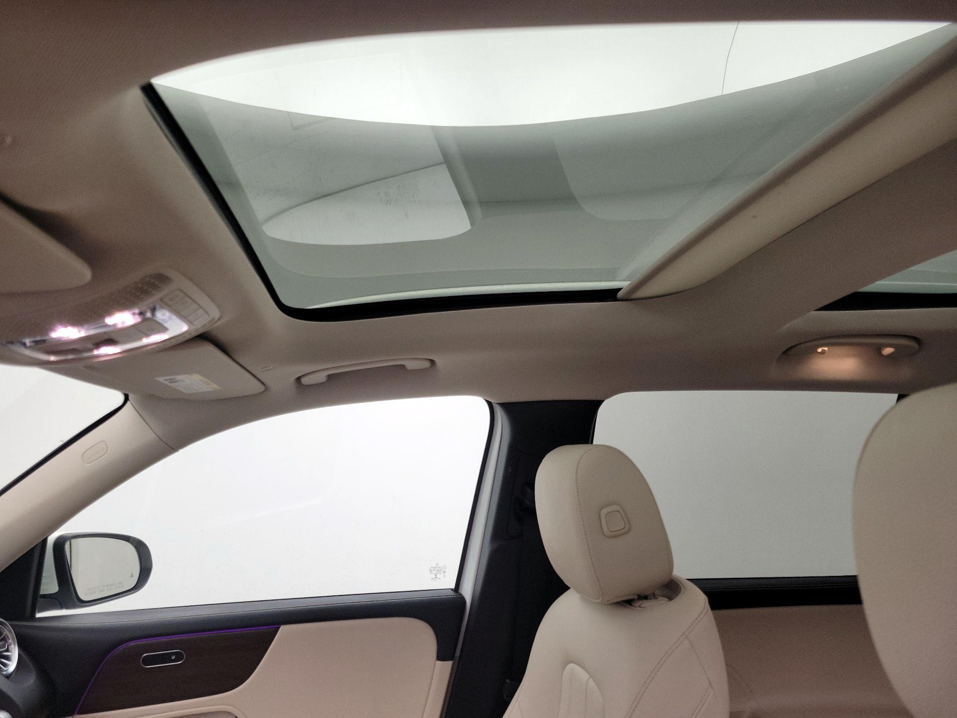 Thumbnail: 2022 Mercedes-Benz GLB - 19