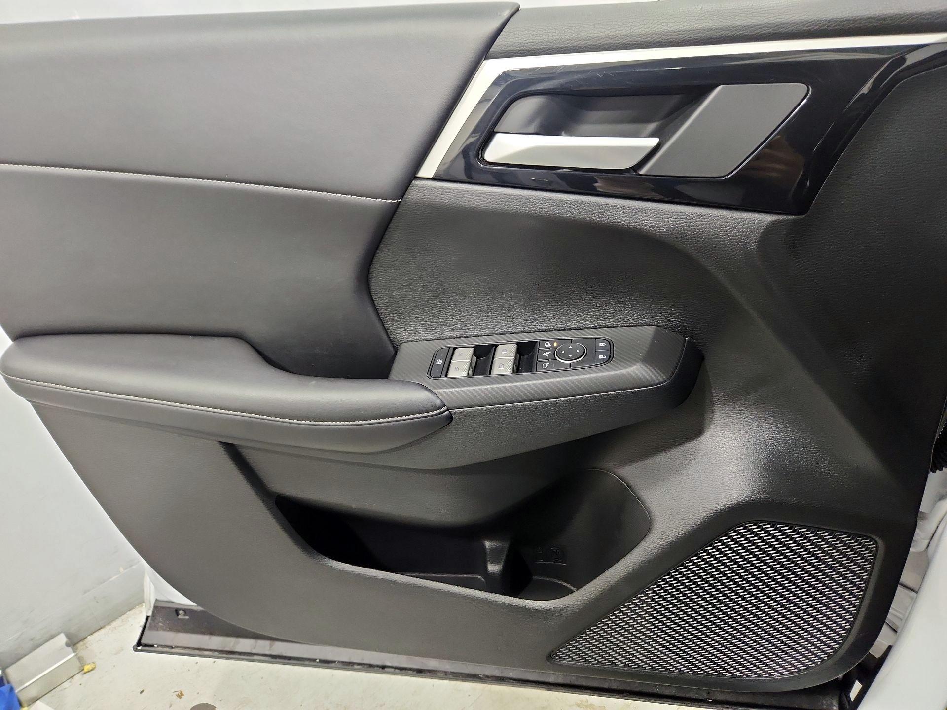 Thumbnail: 2024 Mitsubishi Outlander - 12