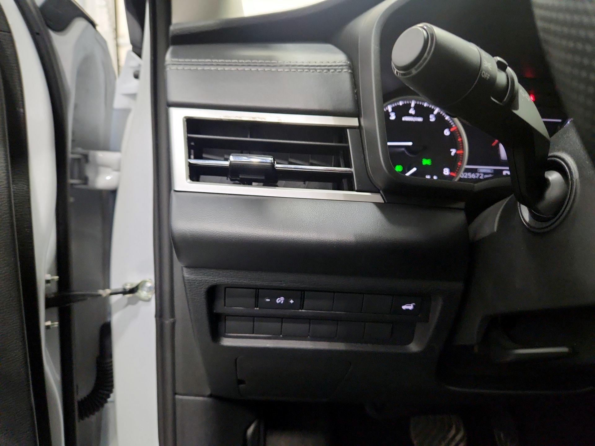 Thumbnail: 2024 Mitsubishi Outlander - 13