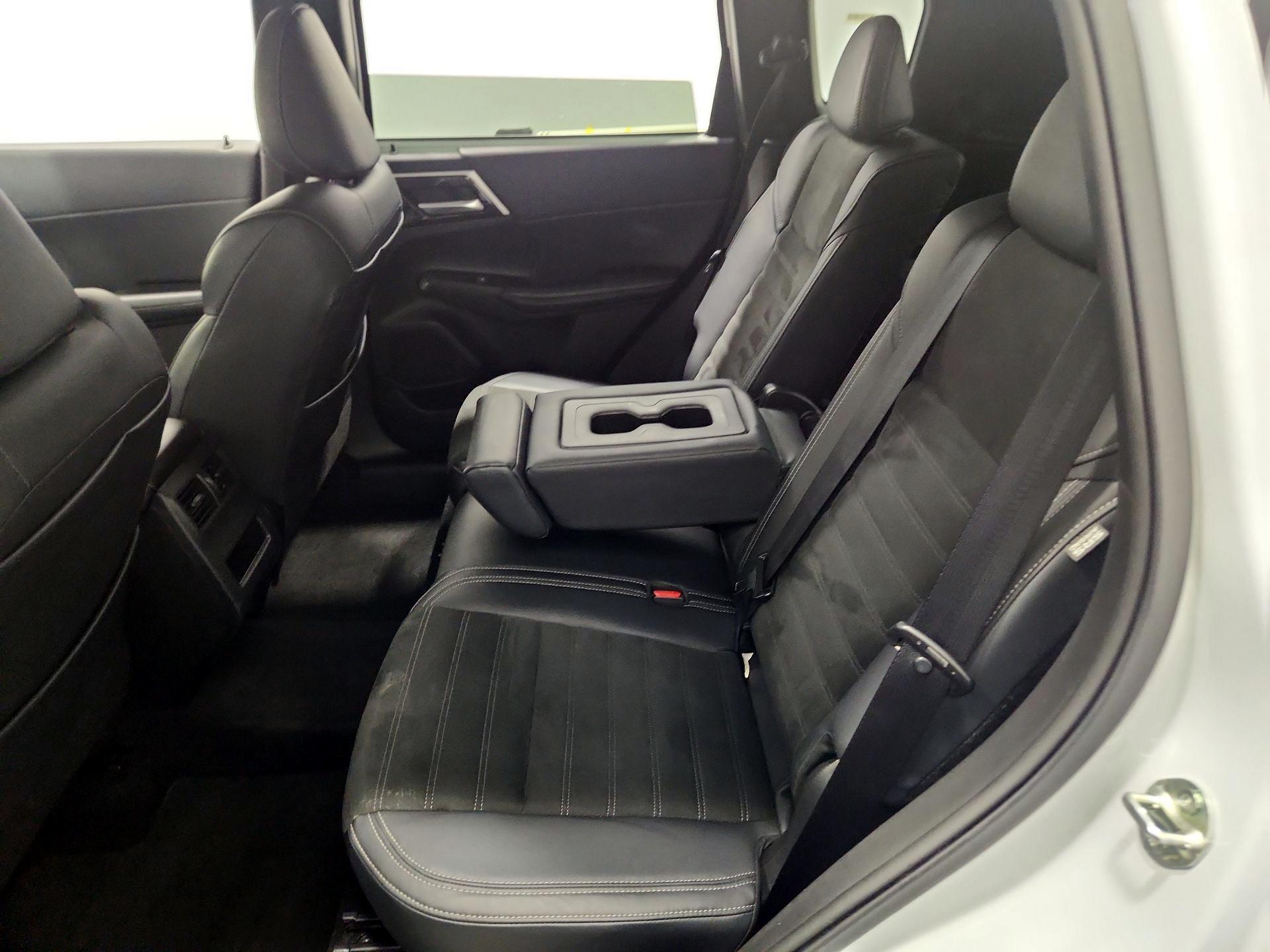 Thumbnail: 2024 Mitsubishi Outlander - 20