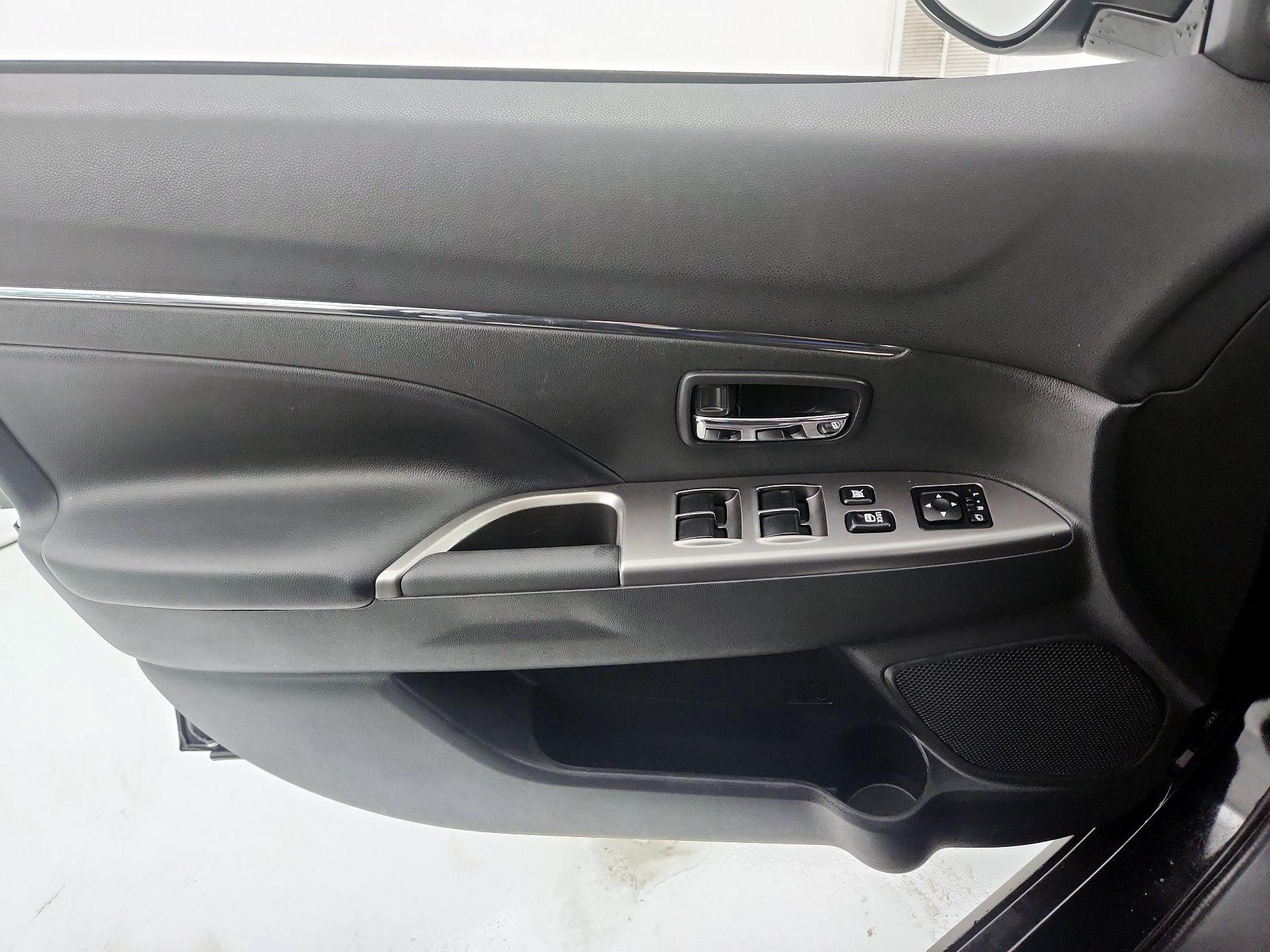 Thumbnail: 2024 Mitsubishi Outlander Sport - 12