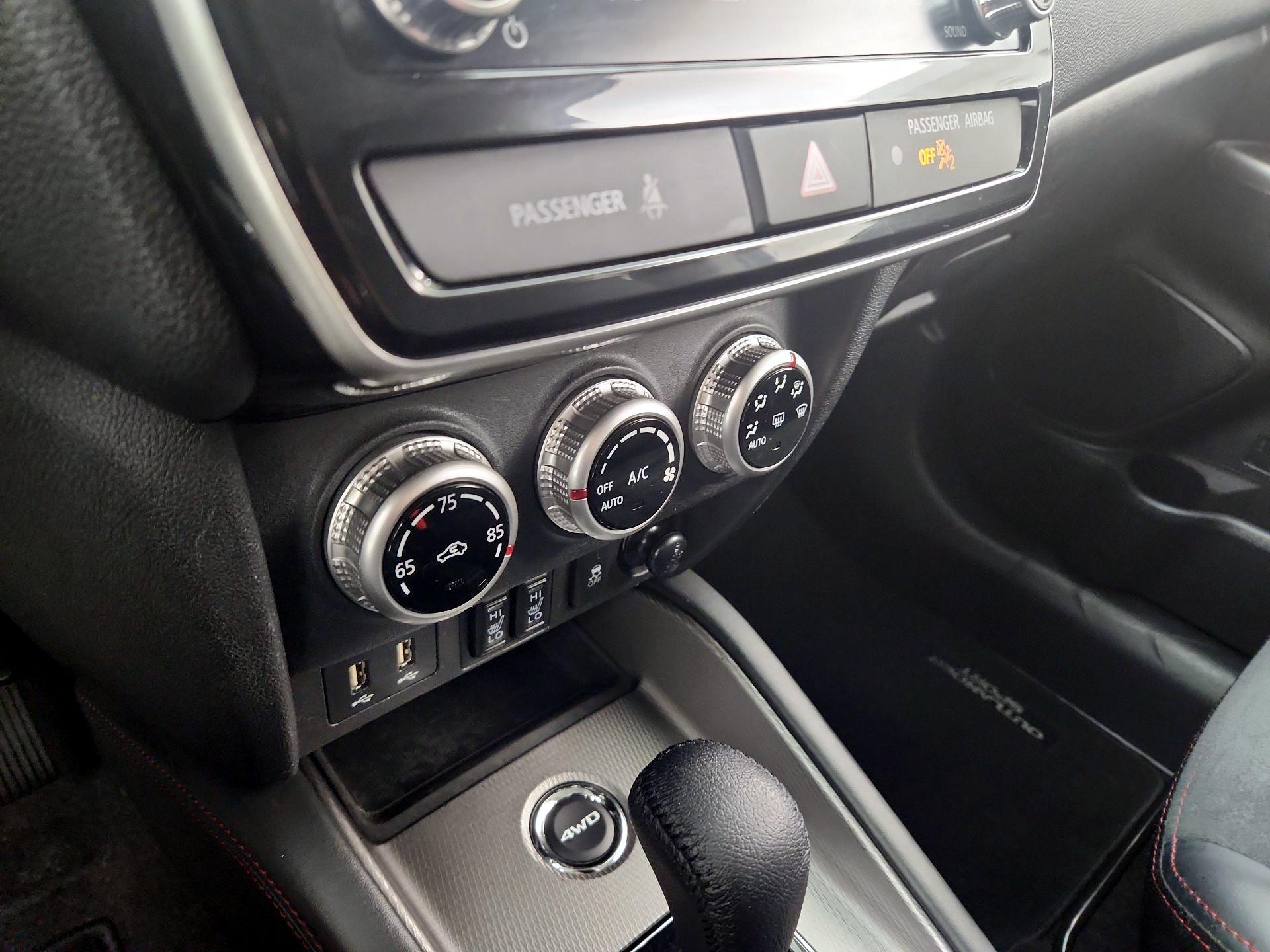 Thumbnail: 2024 Mitsubishi Outlander Sport - 16