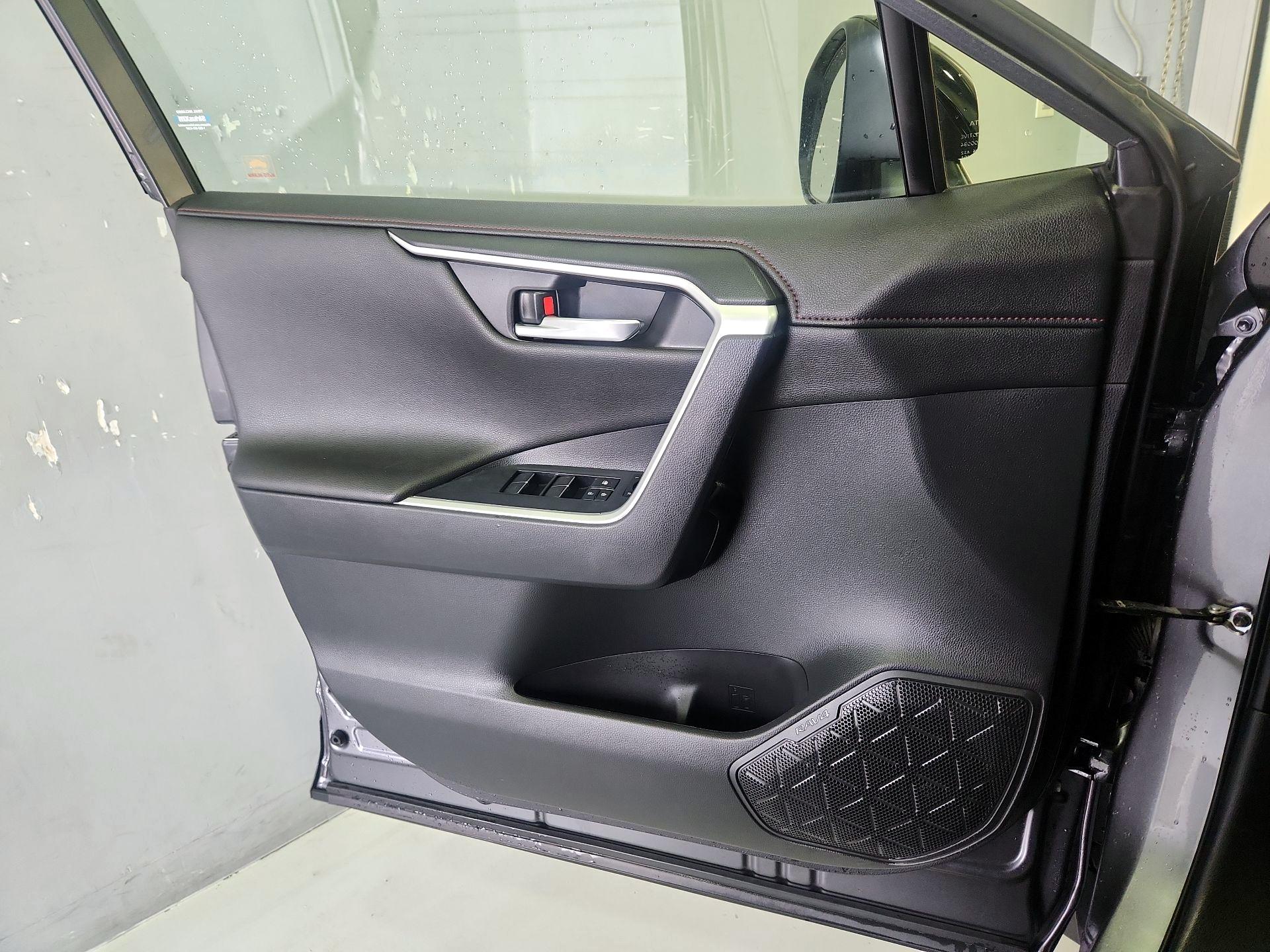 Thumbnail: 2022 Toyota RAV4 - 12