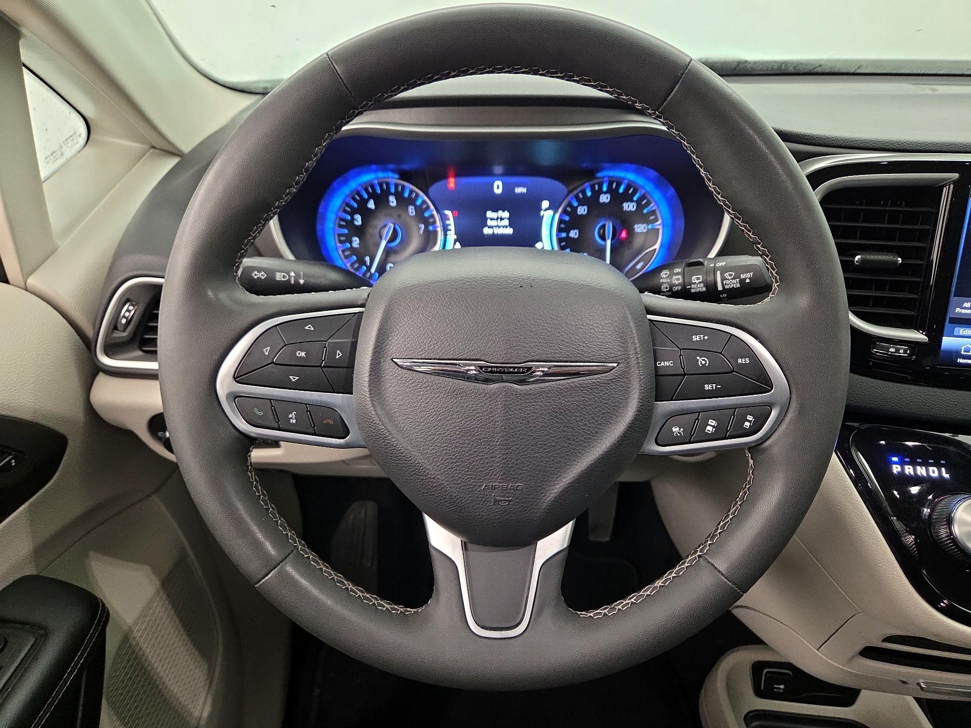 Thumbnail: 2023 Chrysler Pacifica - 10