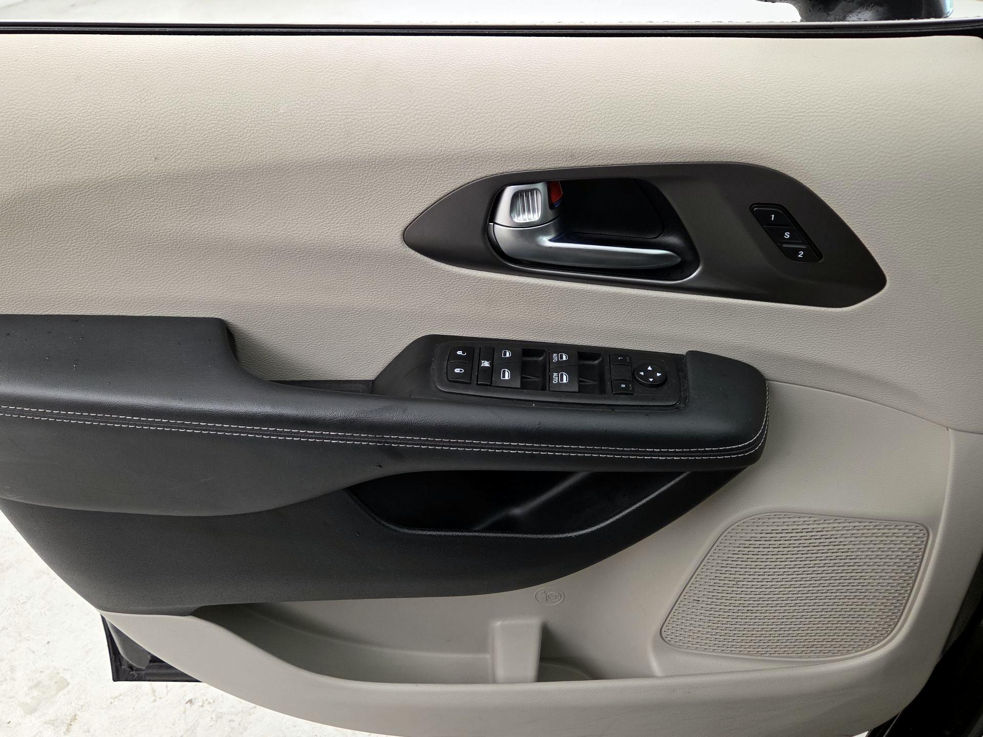 Thumbnail: 2023 Chrysler Pacifica - 12