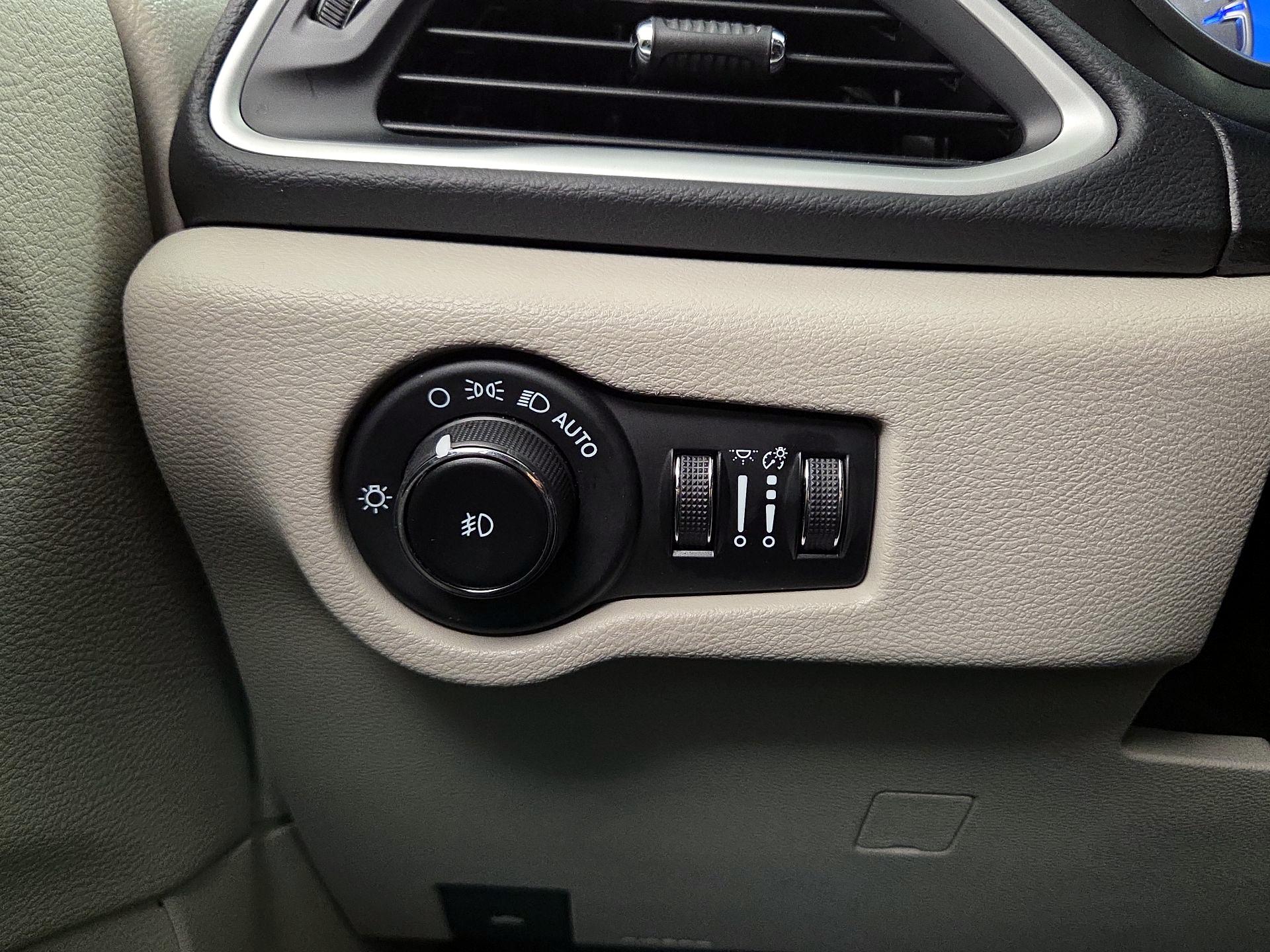 Thumbnail: 2023 Chrysler Pacifica - 13