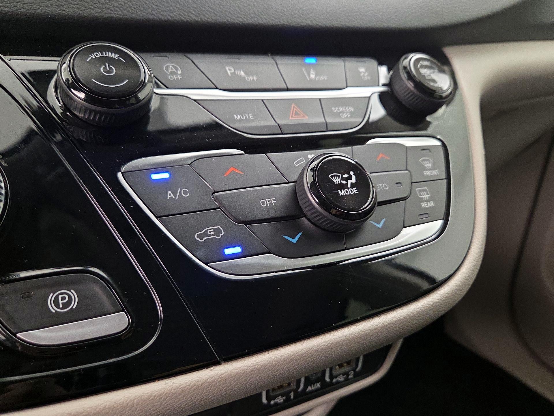 Thumbnail: 2023 Chrysler Pacifica - 16