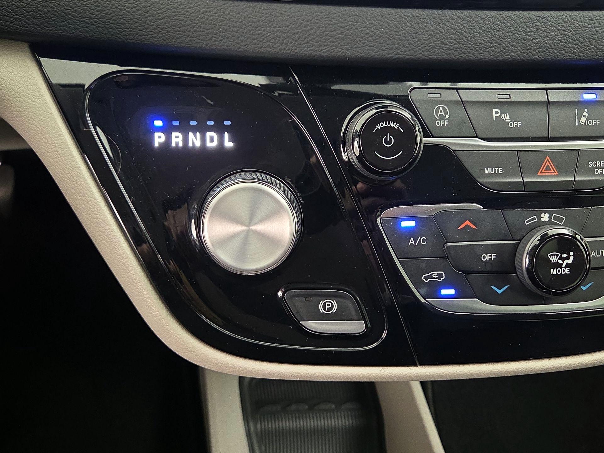 Thumbnail: 2023 Chrysler Pacifica - 17