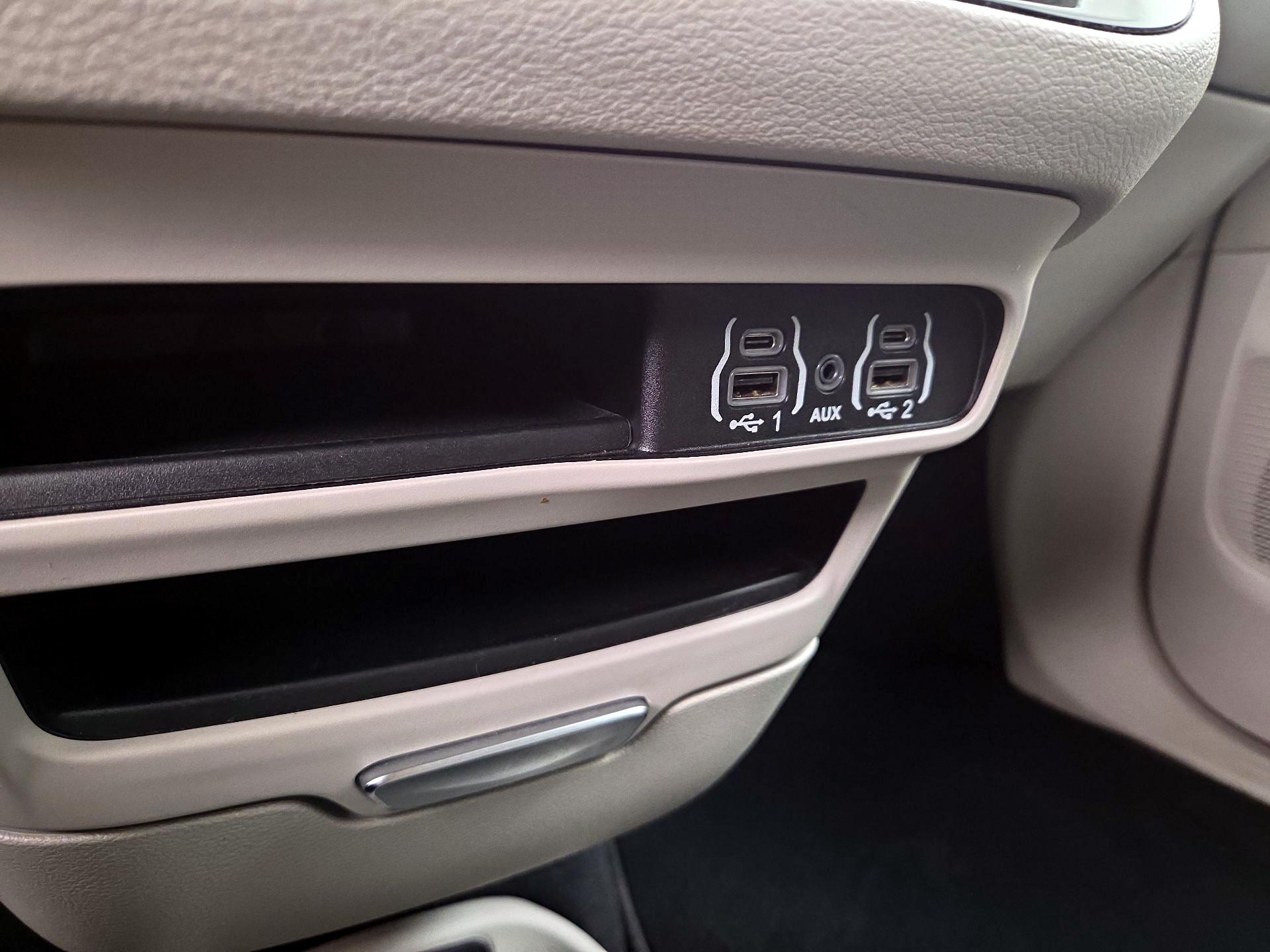 Thumbnail: 2023 Chrysler Pacifica - 18