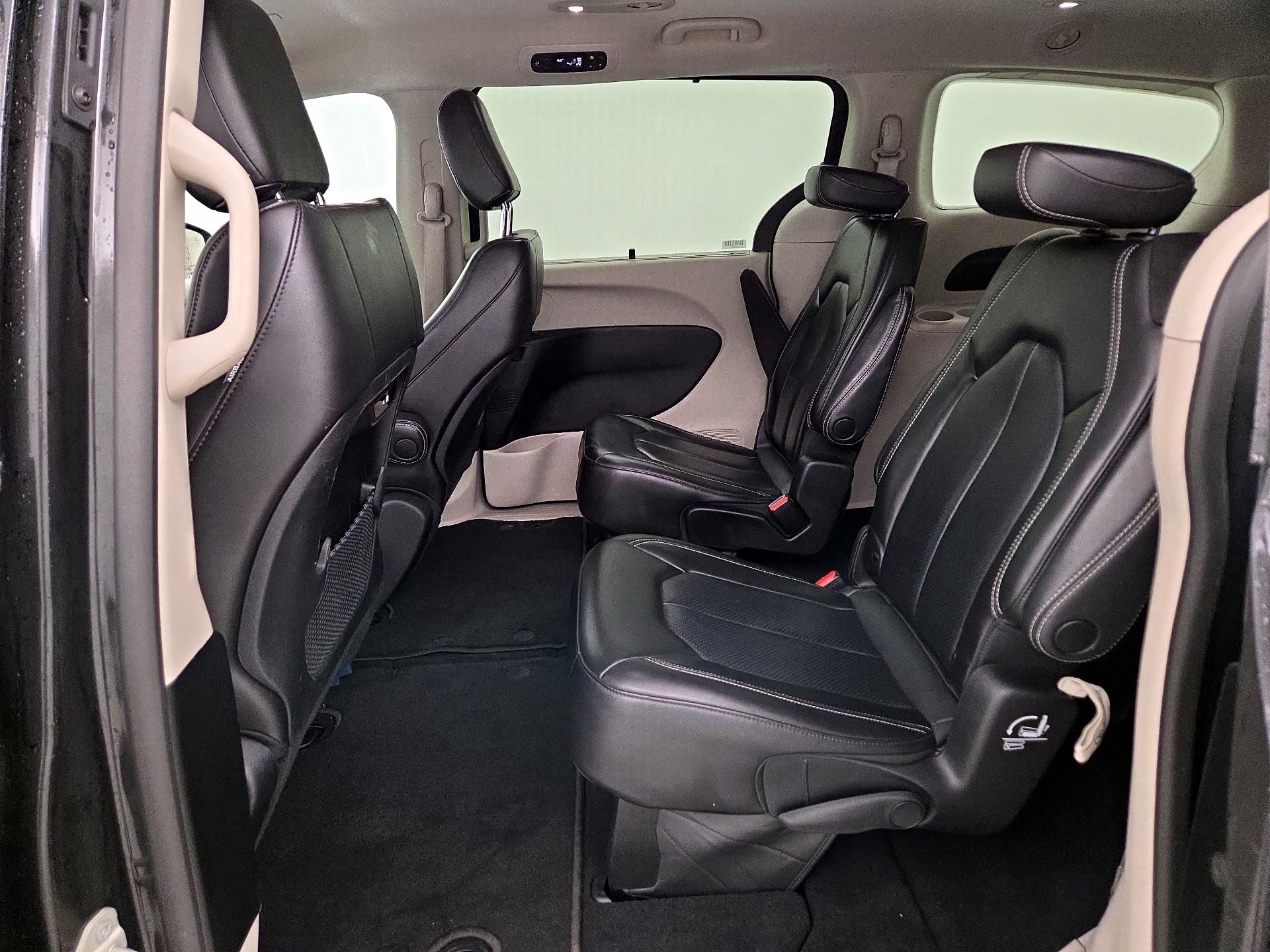 Thumbnail: 2023 Chrysler Pacifica - 19