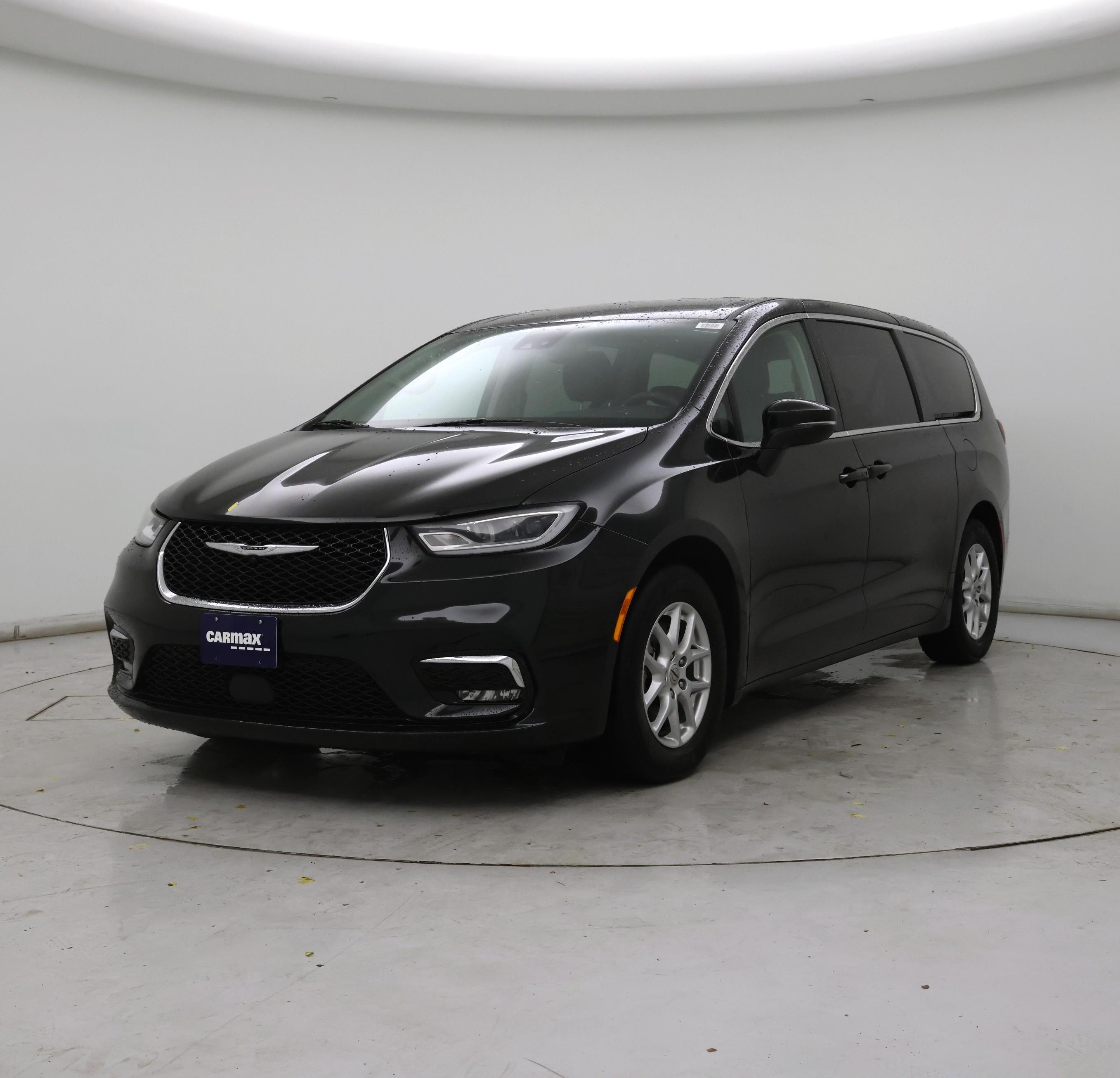 Thumbnail: 2023 Chrysler Pacifica - 4