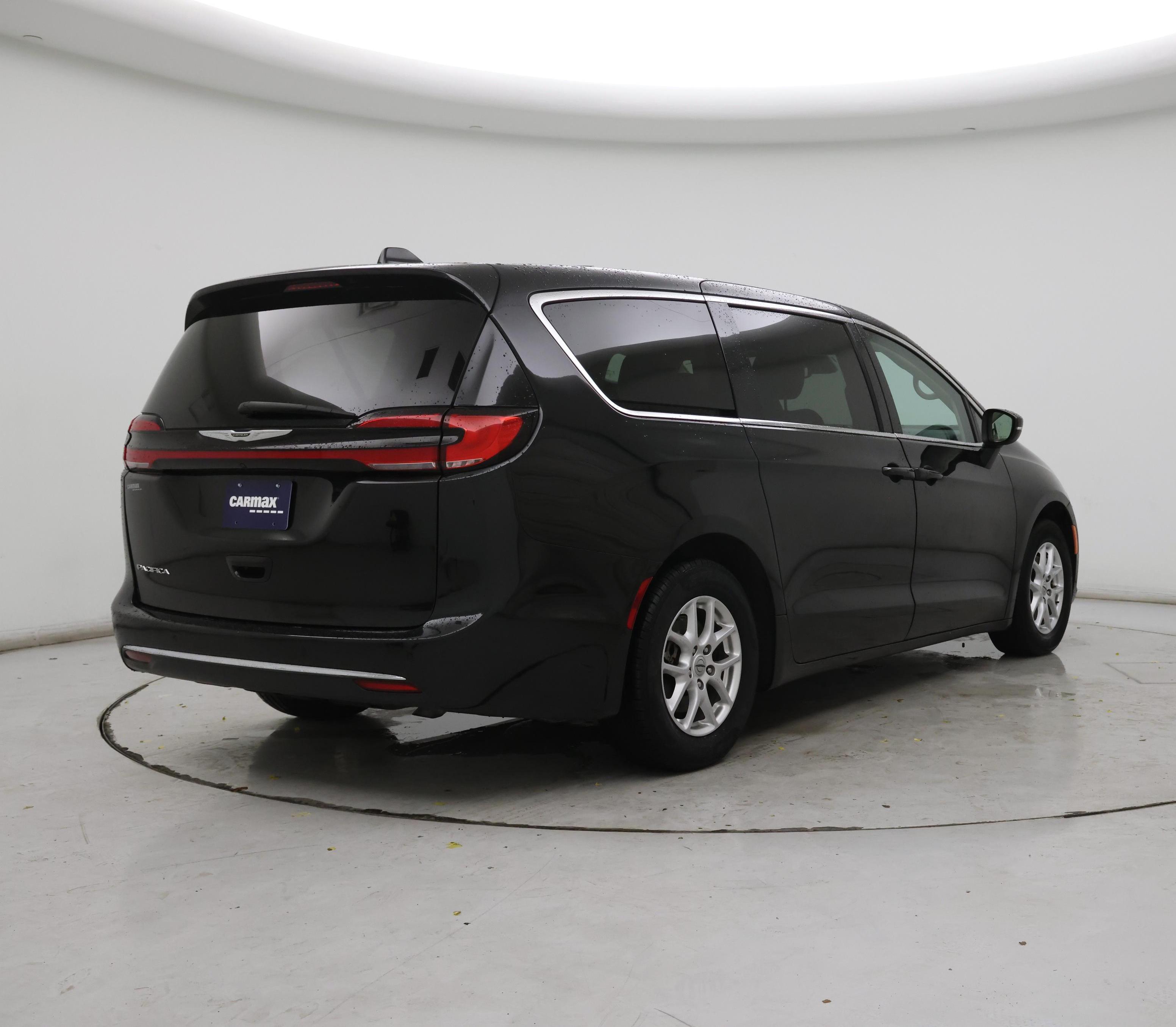 Thumbnail: 2023 Chrysler Pacifica - 8