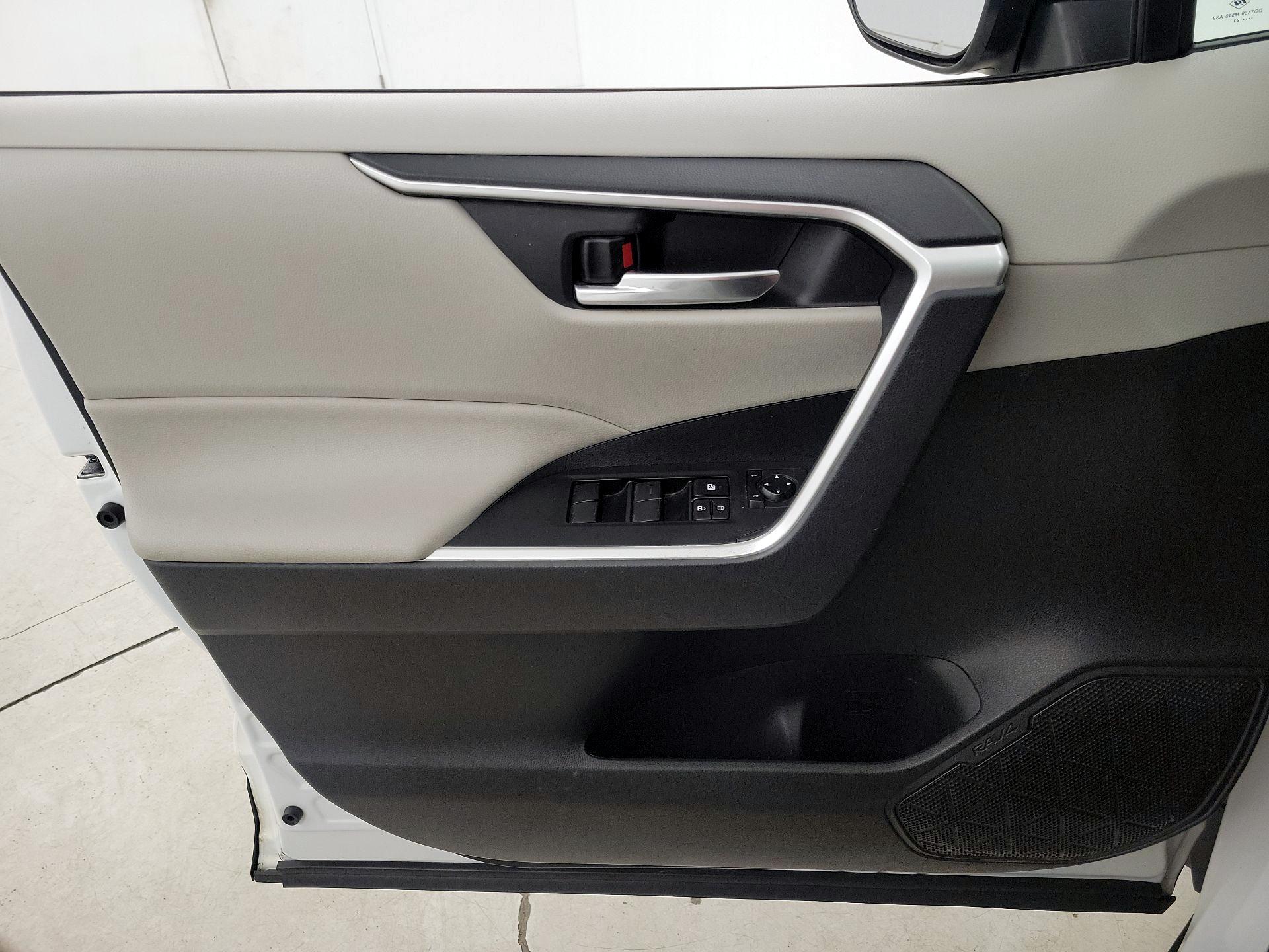 Thumbnail: 2021 Toyota RAV4 - 12