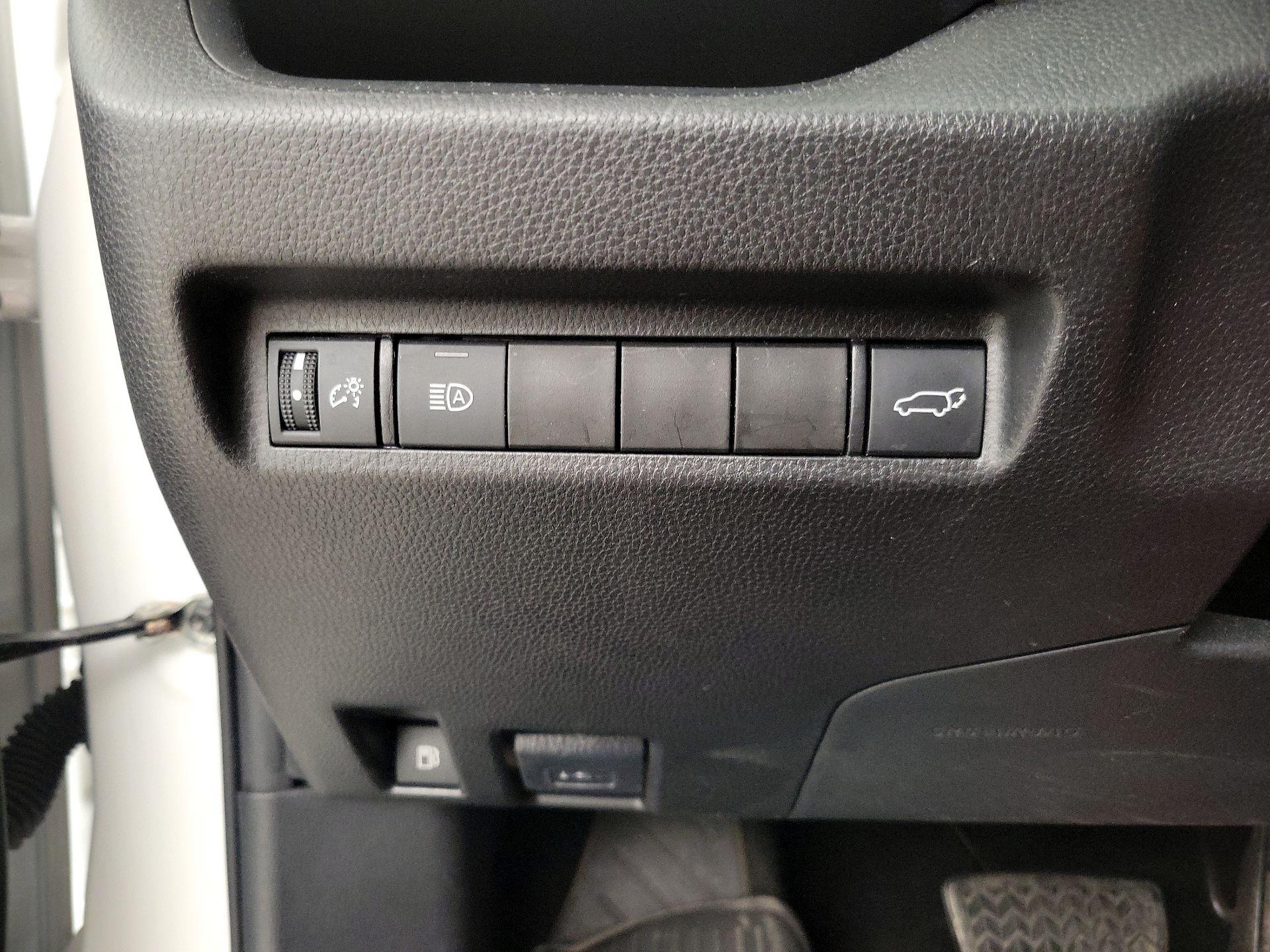 Thumbnail: 2021 Toyota RAV4 - 13