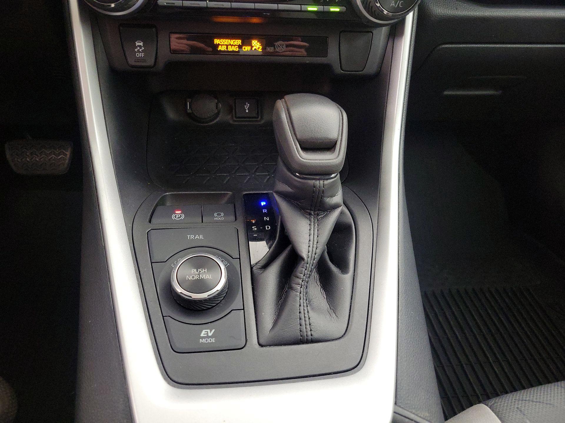 Thumbnail: 2021 Toyota RAV4 - 17