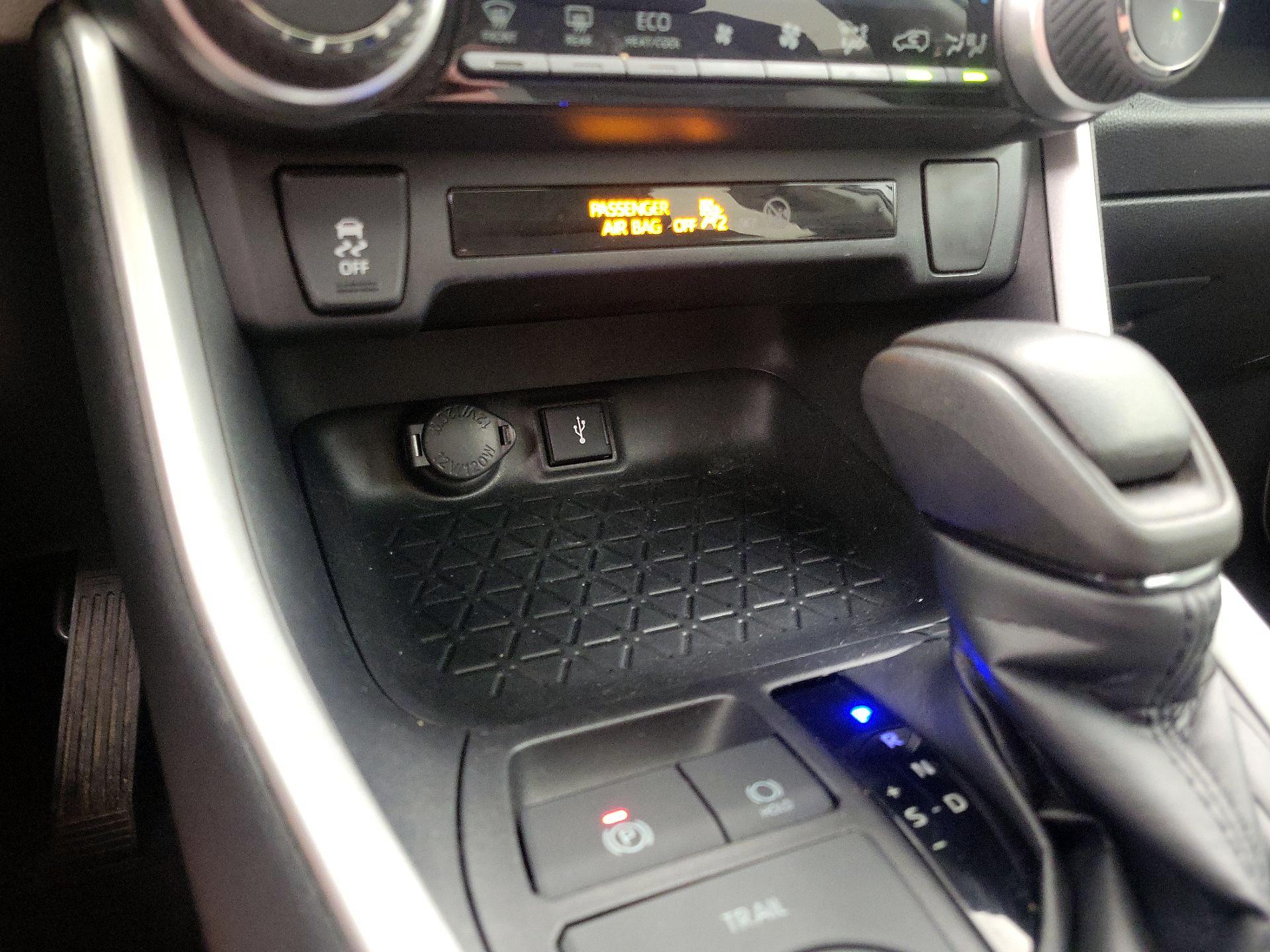 Thumbnail: 2021 Toyota RAV4 - 18