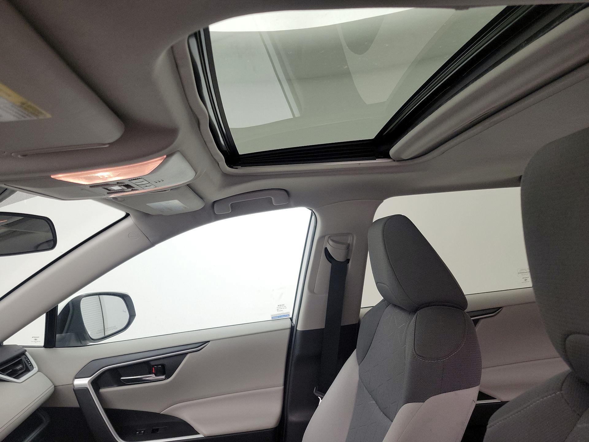 Thumbnail: 2021 Toyota RAV4 - 19