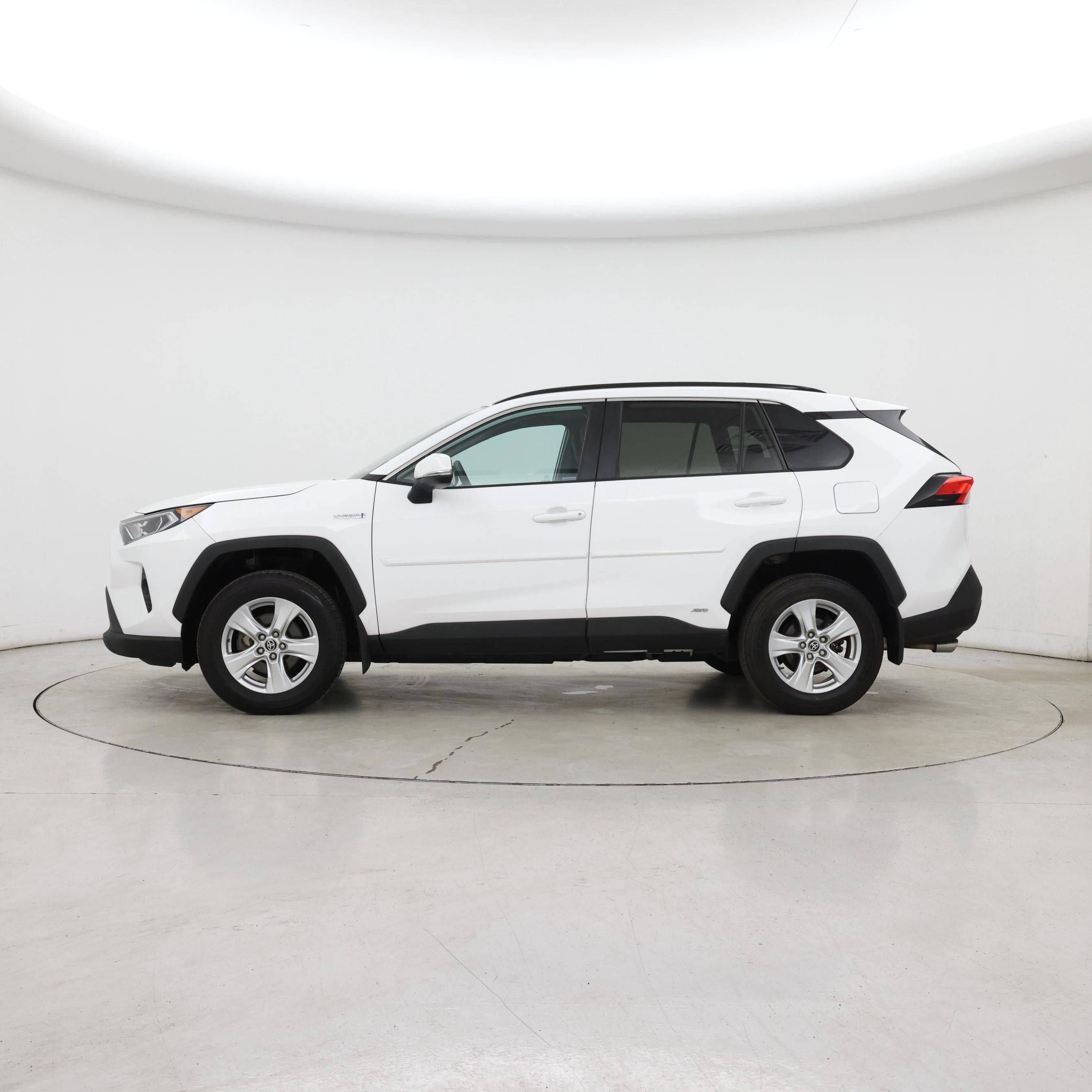 Thumbnail: 2021 Toyota RAV4 - 3