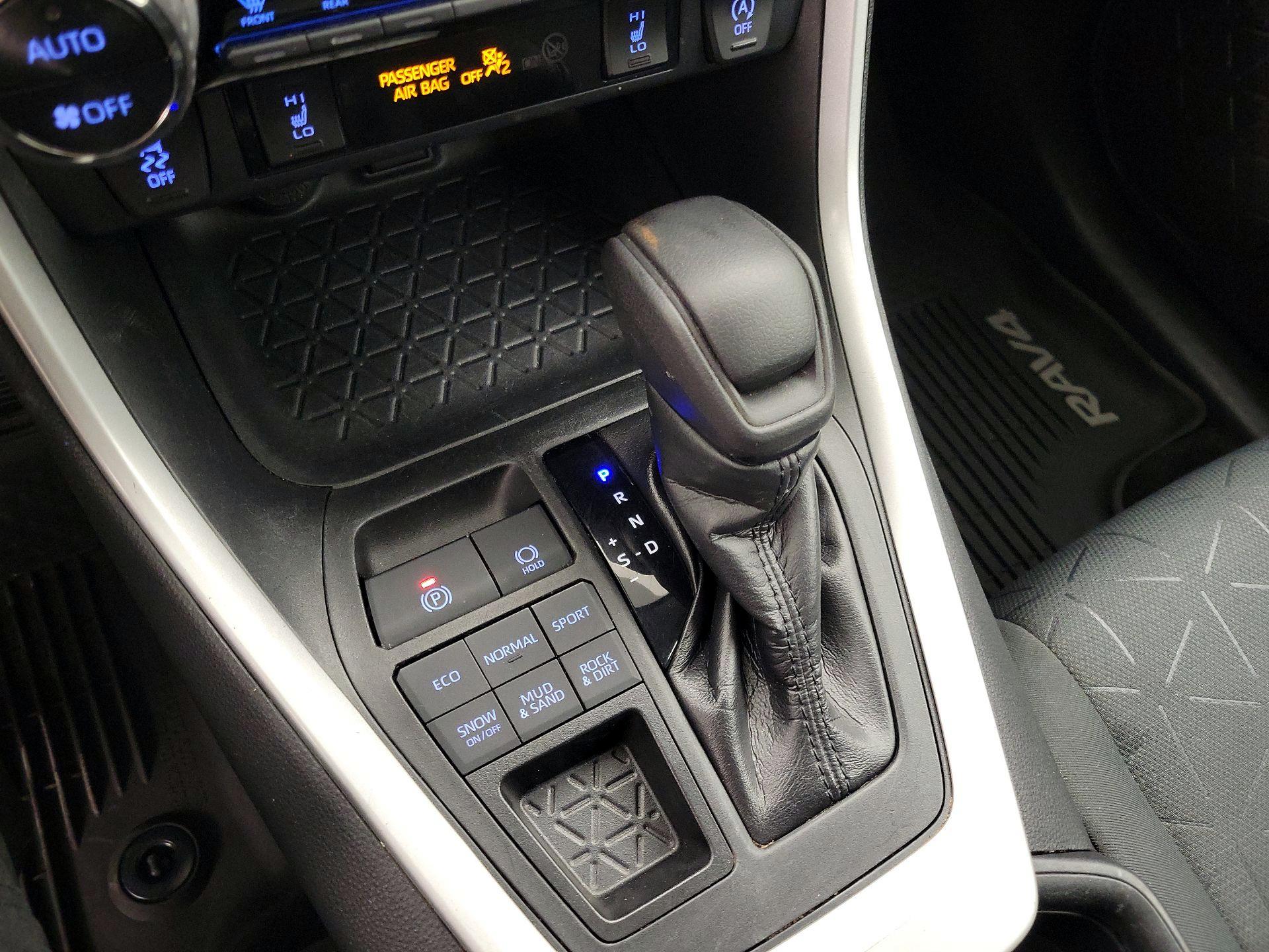 Thumbnail: 2020 Toyota RAV4 - 17