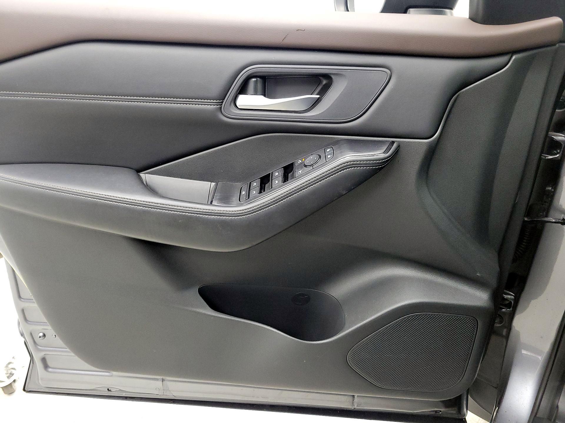 Thumbnail: 2023 Nissan Rogue - 12