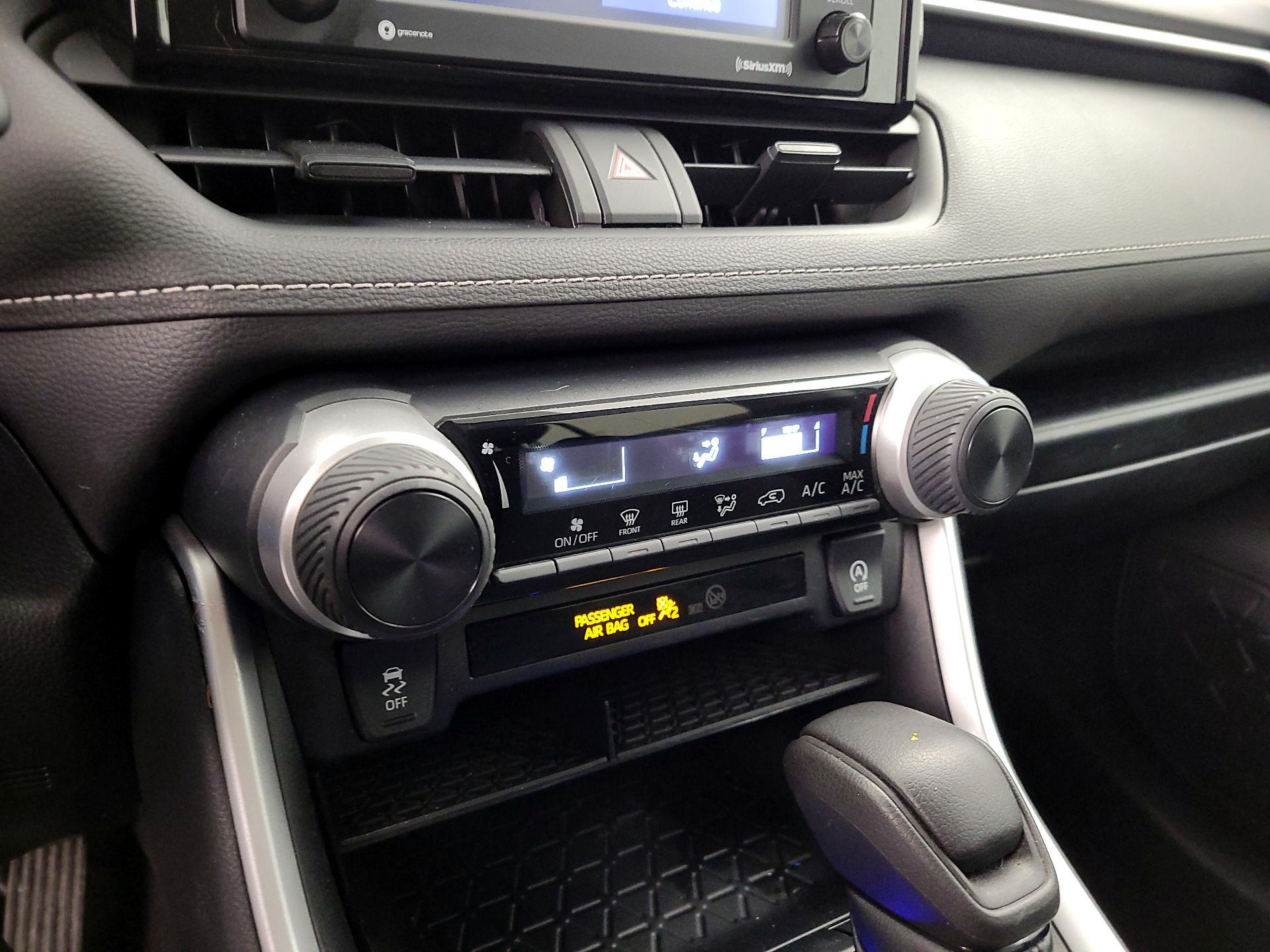 Thumbnail: 2020 Toyota RAV4 - 17