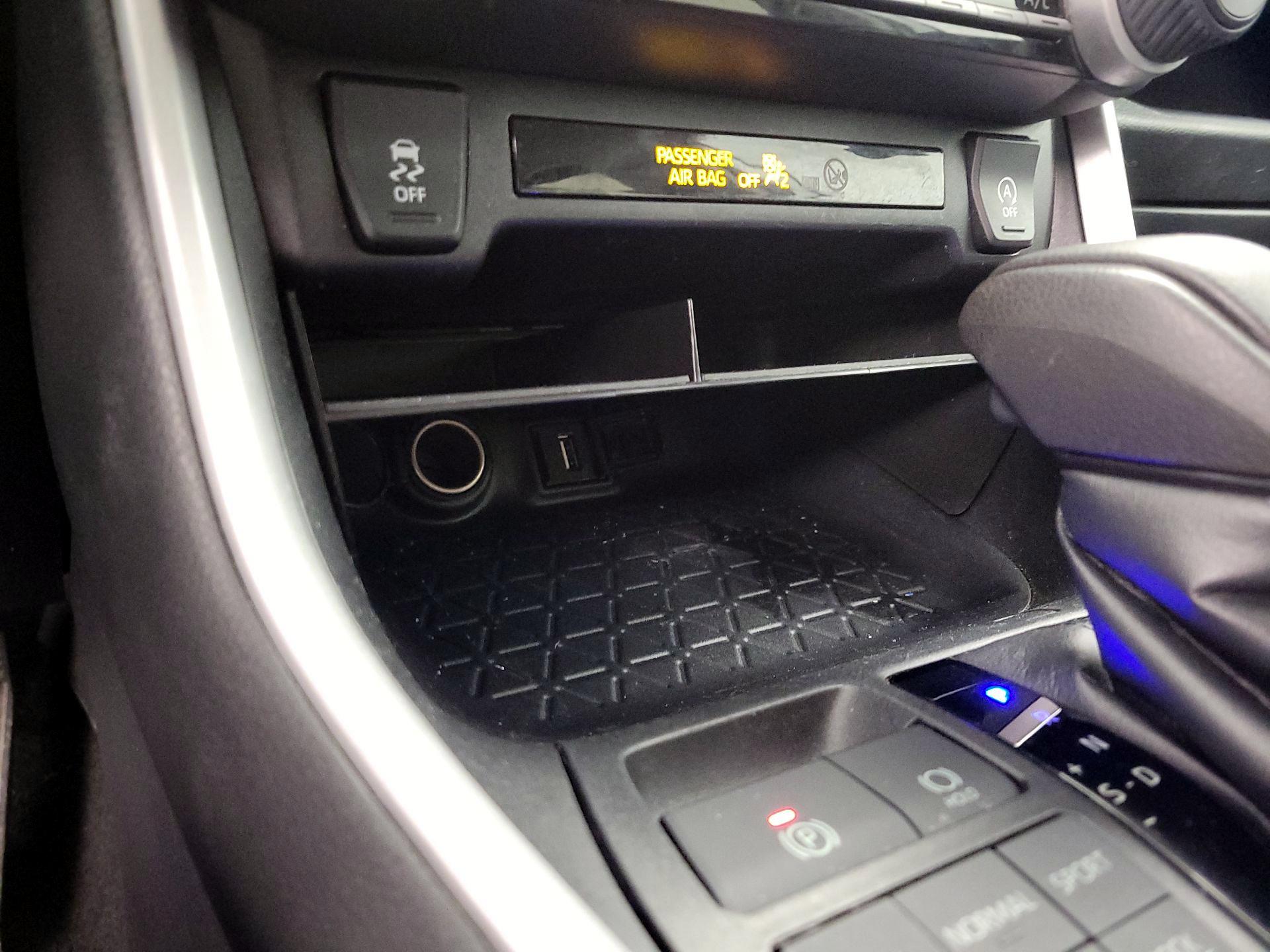 Thumbnail: 2020 Toyota RAV4 - 19