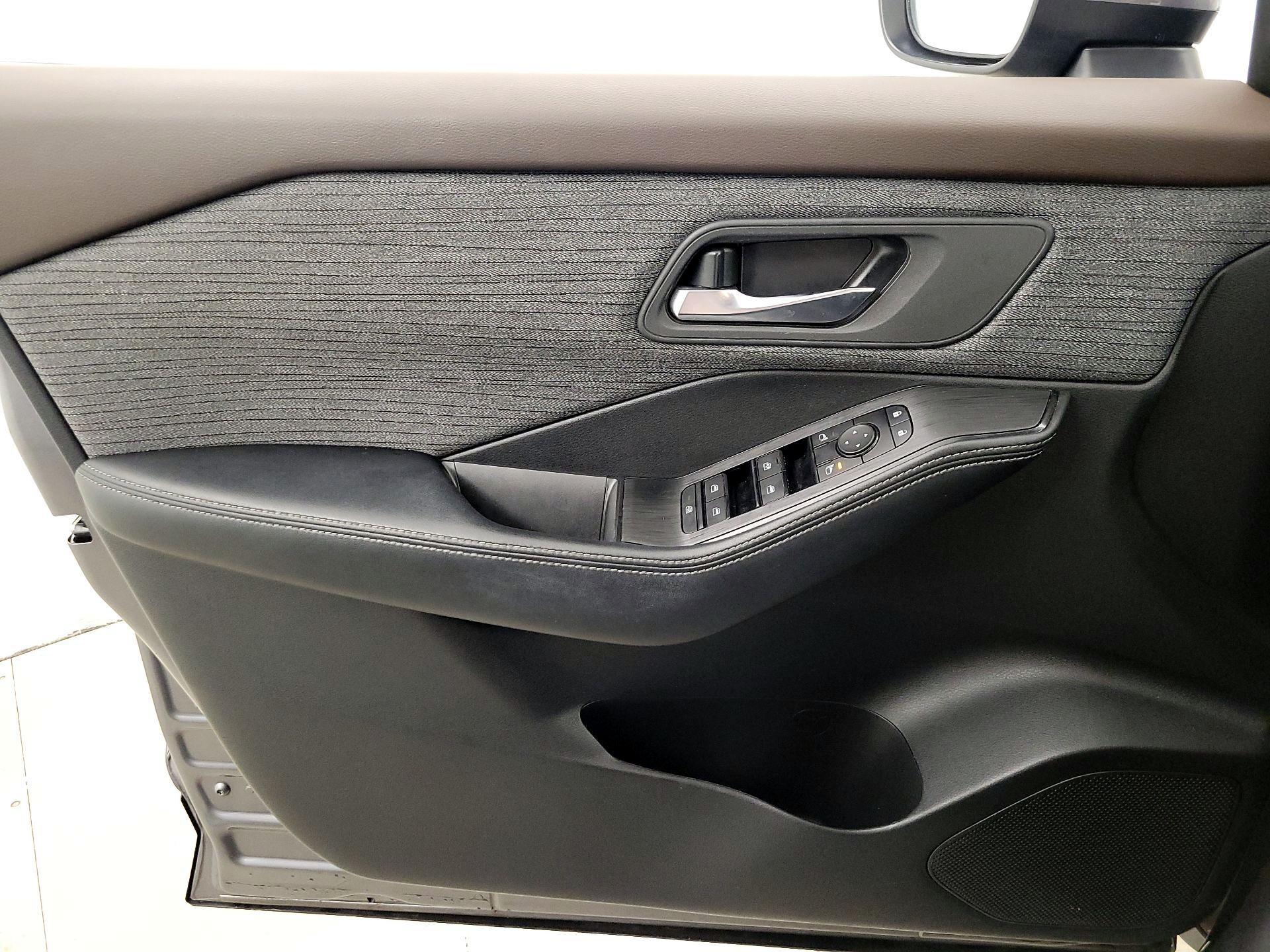 Thumbnail: 2023 Nissan Rogue - 12