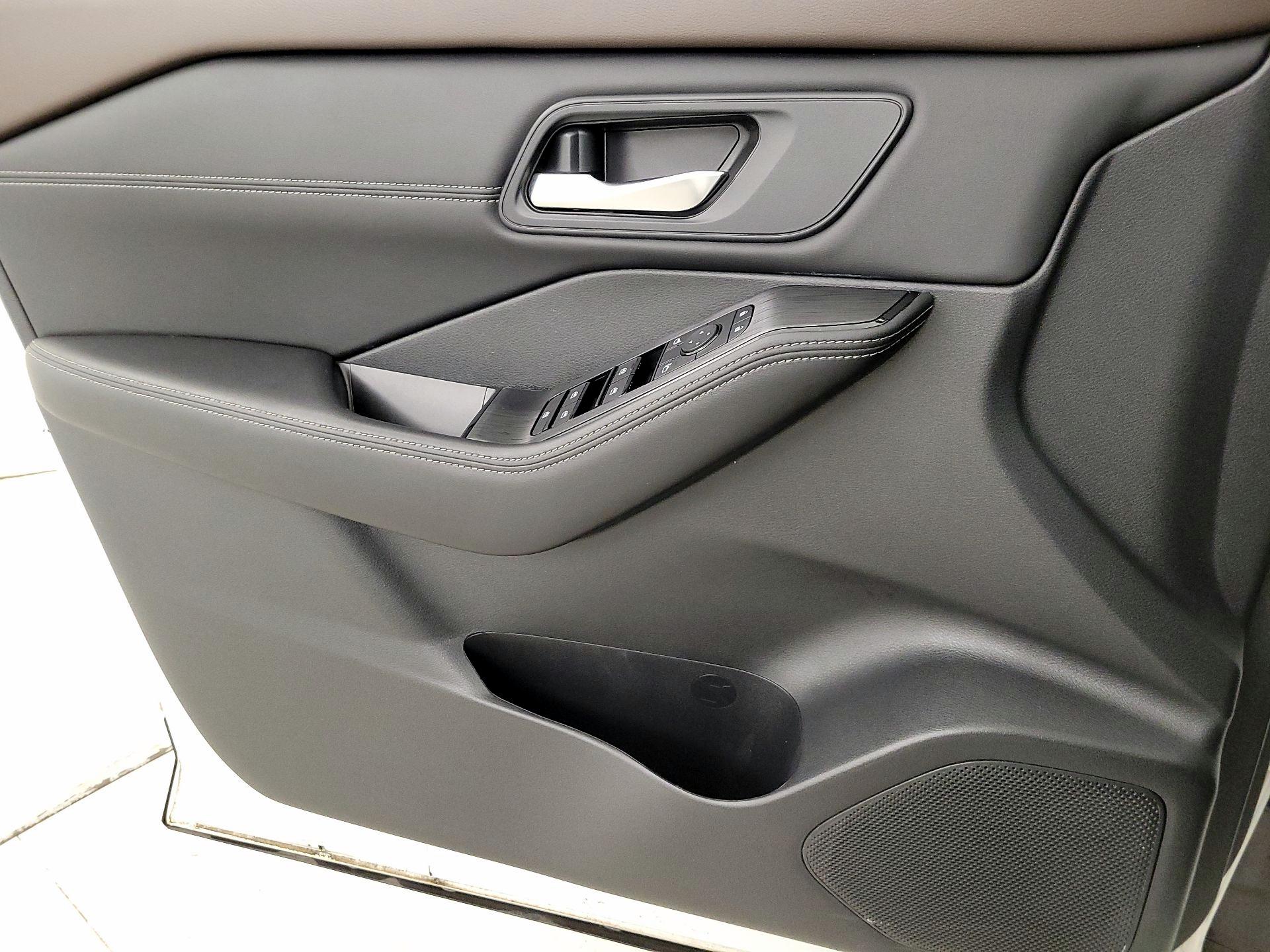 Thumbnail: 2023 Nissan Rogue - 12