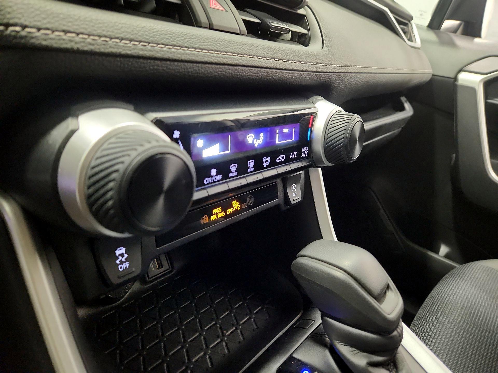 Thumbnail: 2024 Toyota RAV4 - 17