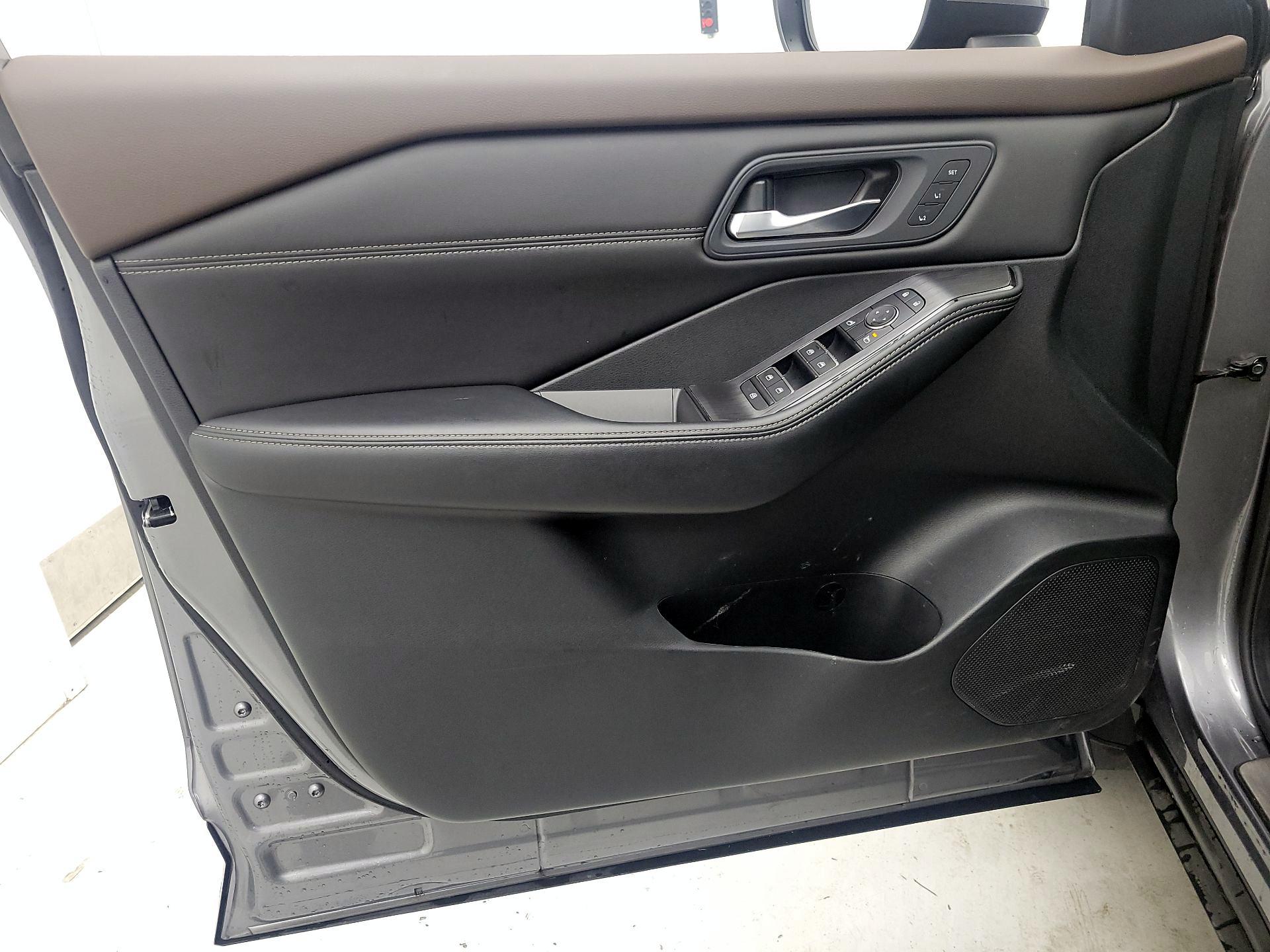 Thumbnail: 2023 Nissan Rogue - 12