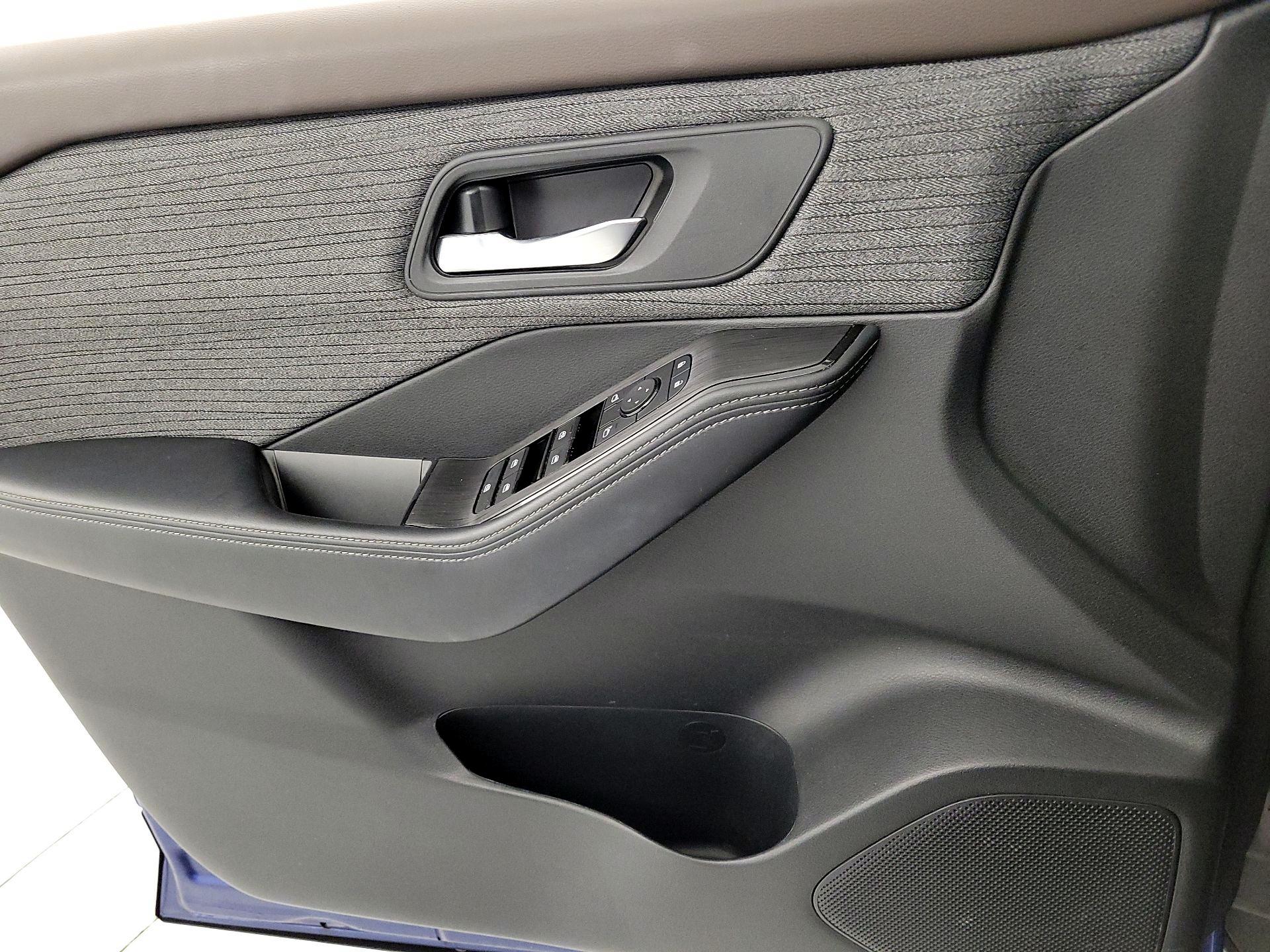 Thumbnail: 2023 Nissan Rogue - 12