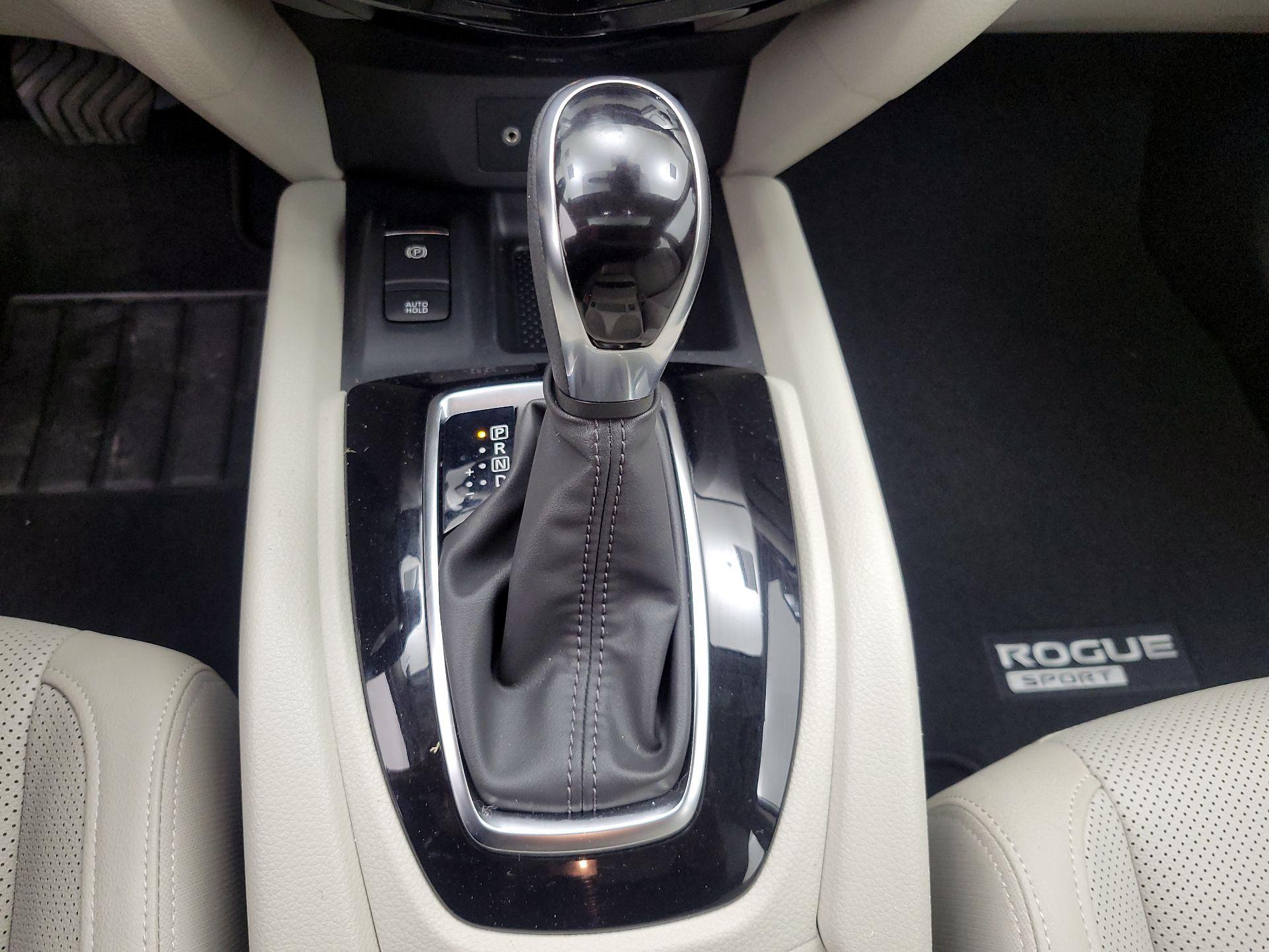 Thumbnail: 2022 Nissan Rogue Sport - 18