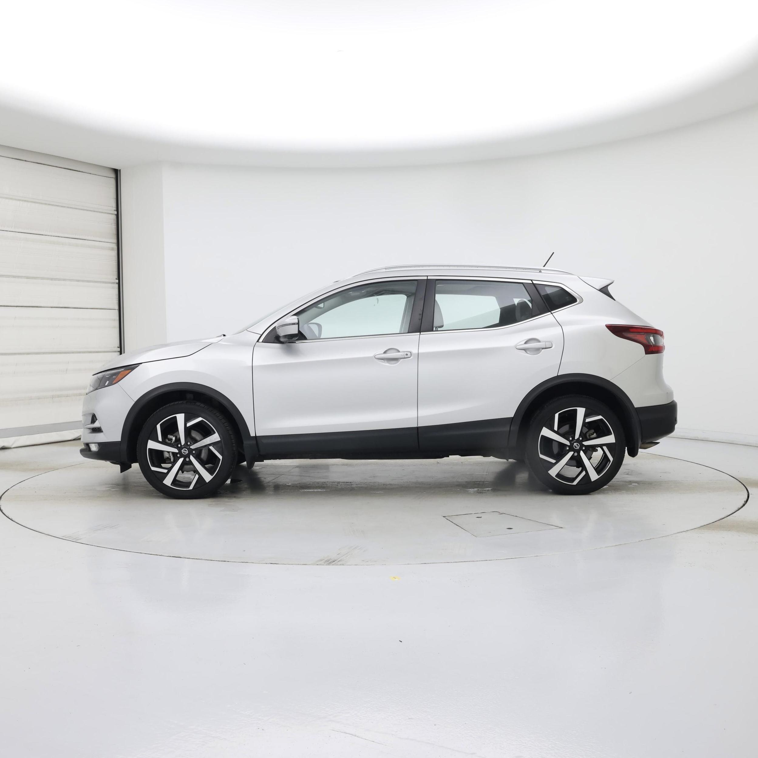 Thumbnail: 2022 Nissan Rogue Sport - 3