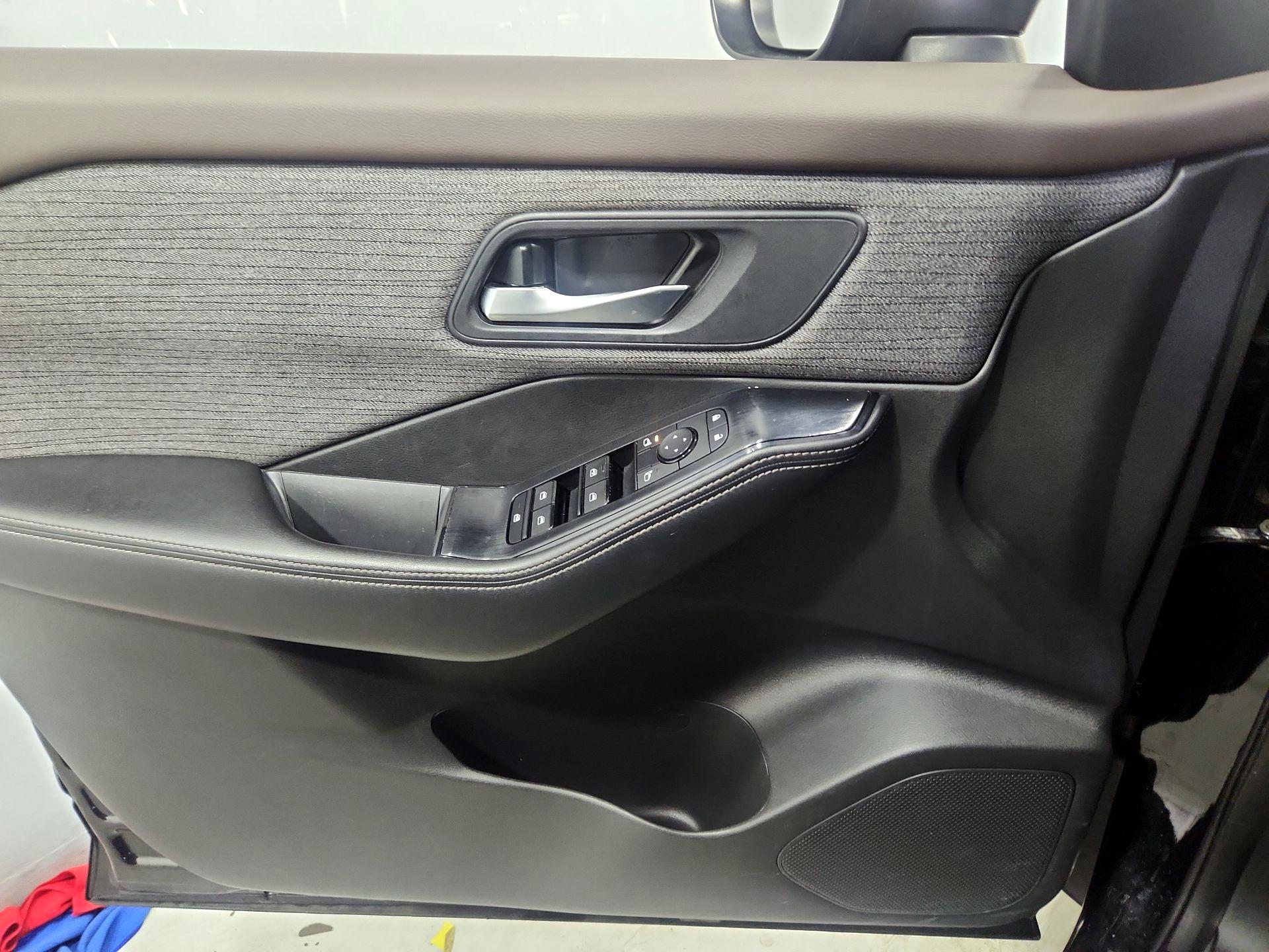 Thumbnail: 2023 Nissan Rogue - 12