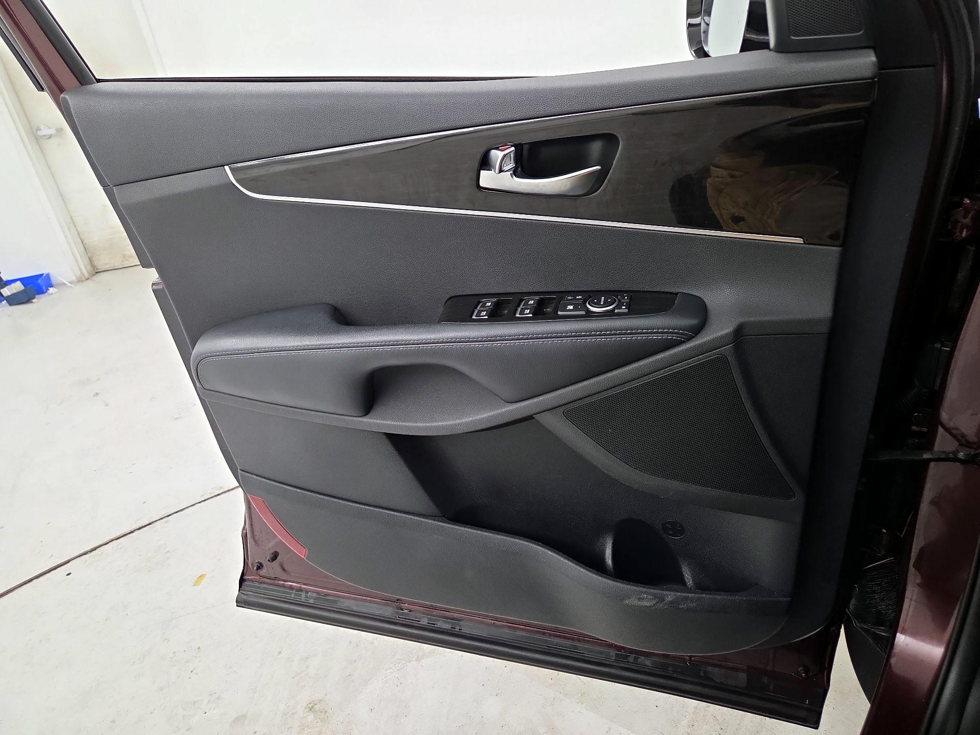 Thumbnail: 2020 Kia Sorento - 12