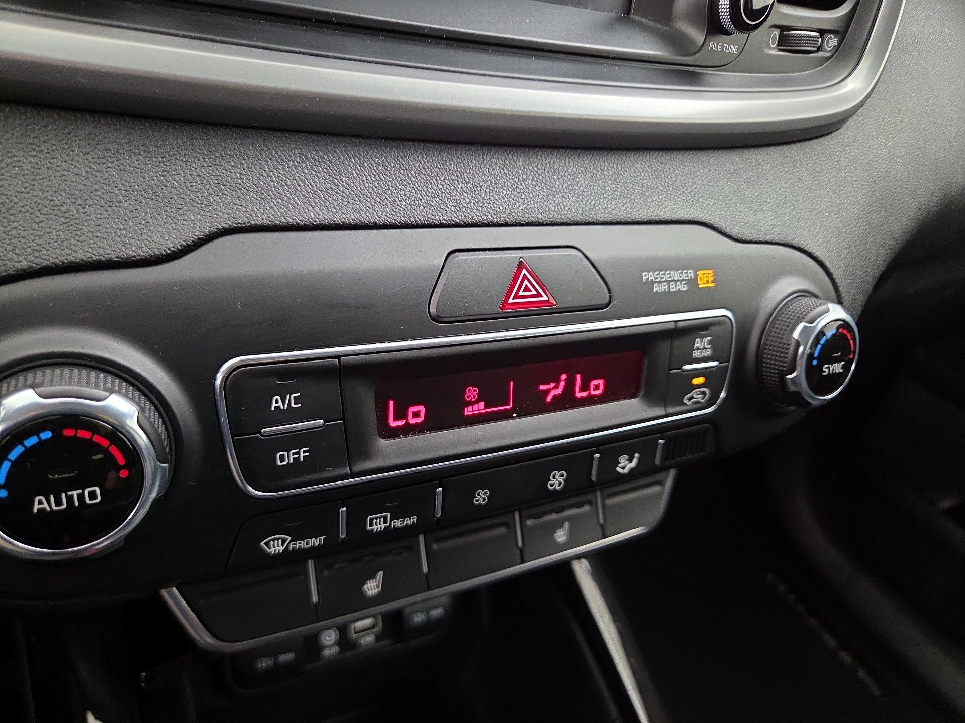 Thumbnail: 2020 Kia Sorento - 16