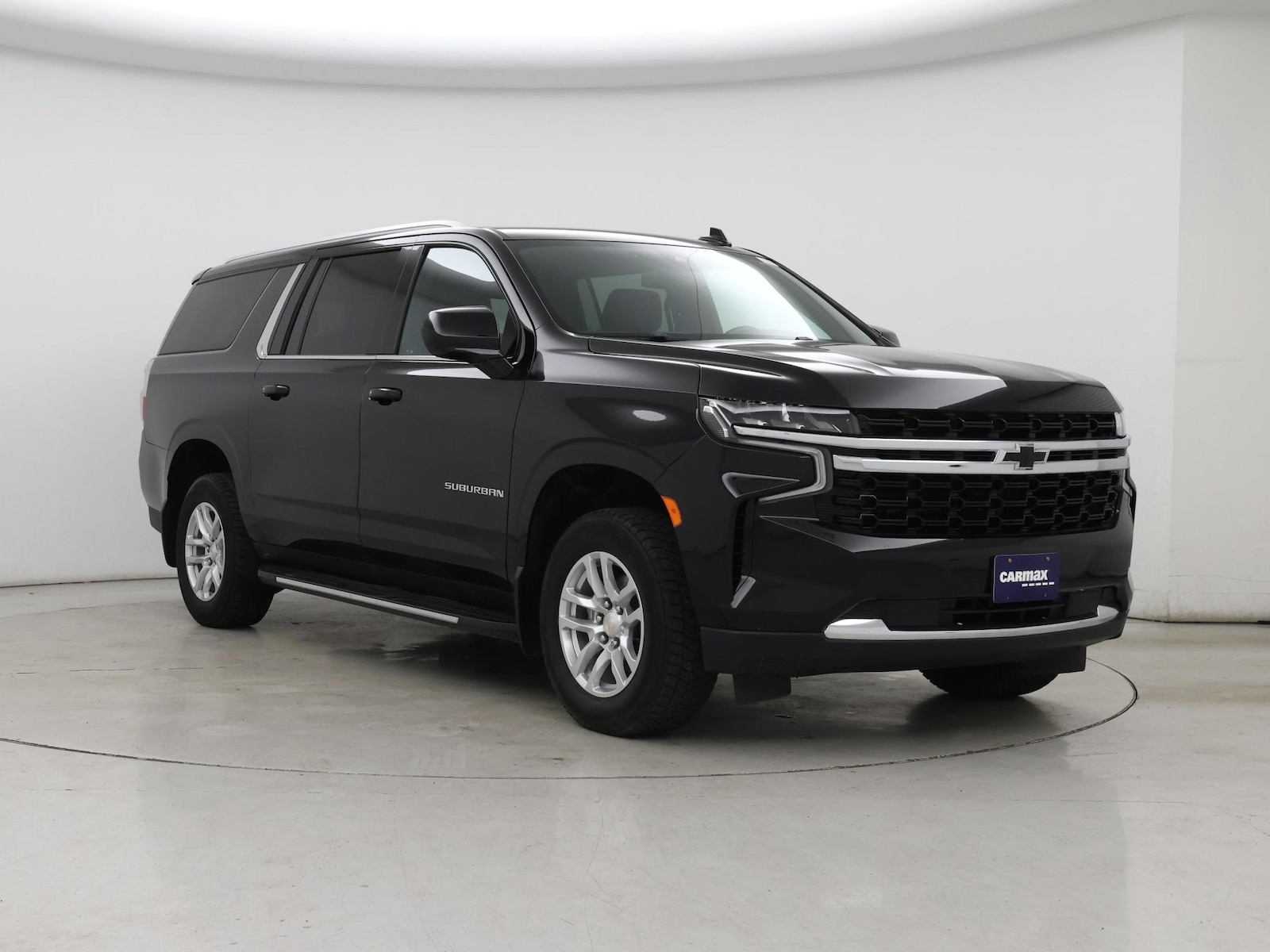 2021 Chevrolet Suburban LS - Photo 2