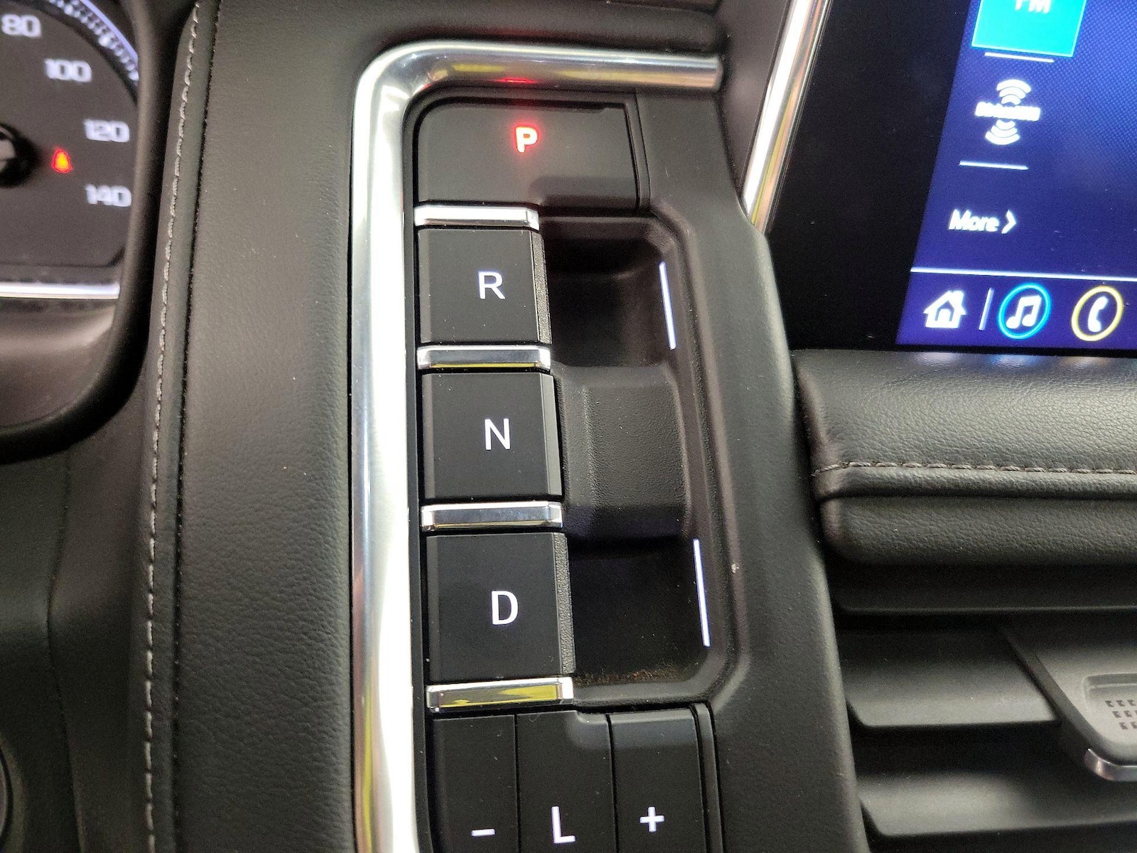 2021 Chevrolet Suburban LS - Photo 18