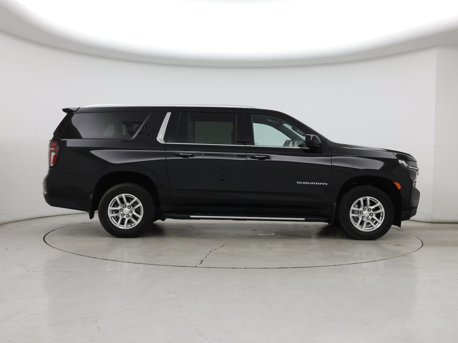 2021 Chevrolet Suburban LS - Photo 8