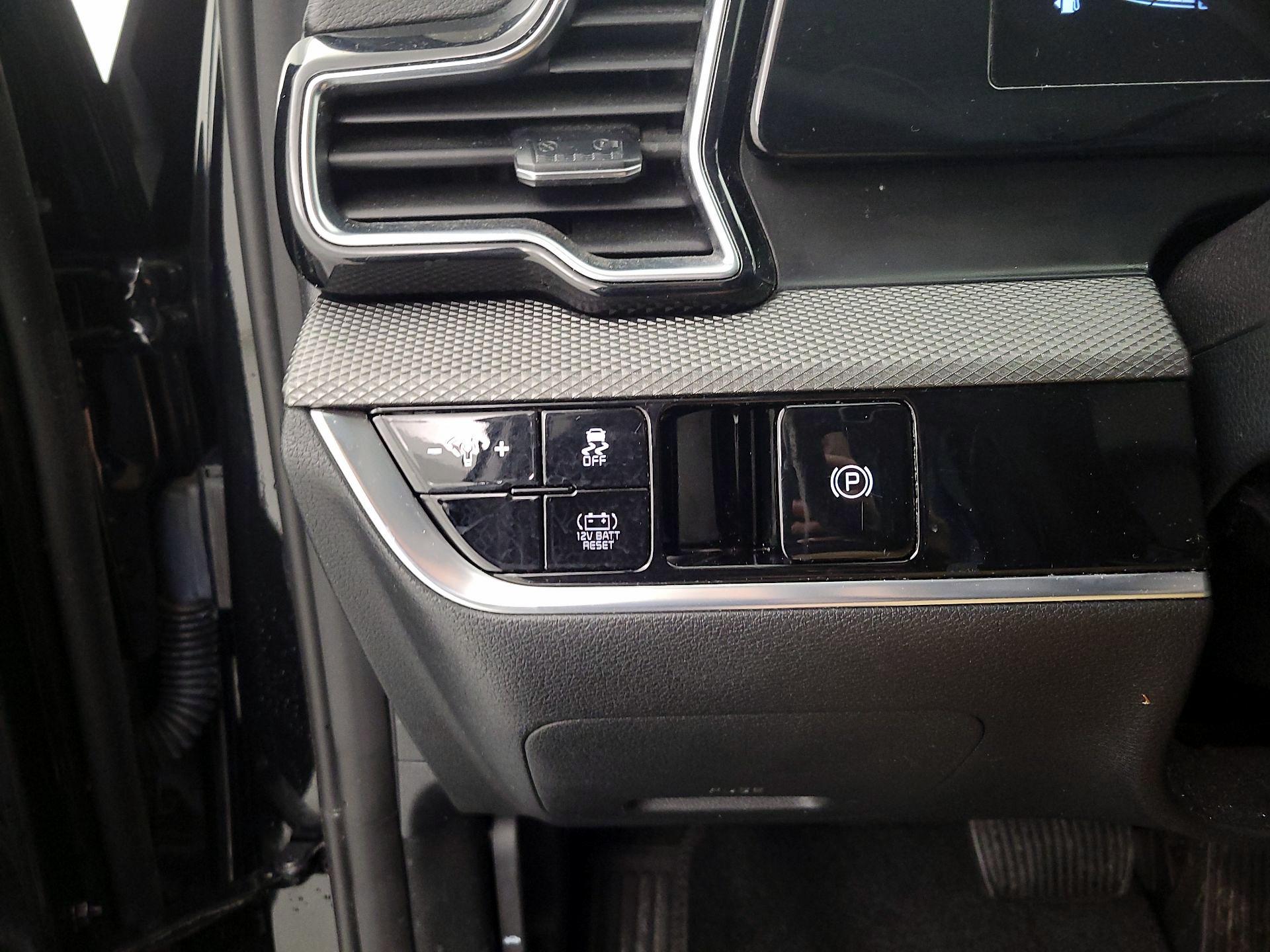 Thumbnail: 2023 Kia Sportage - 13