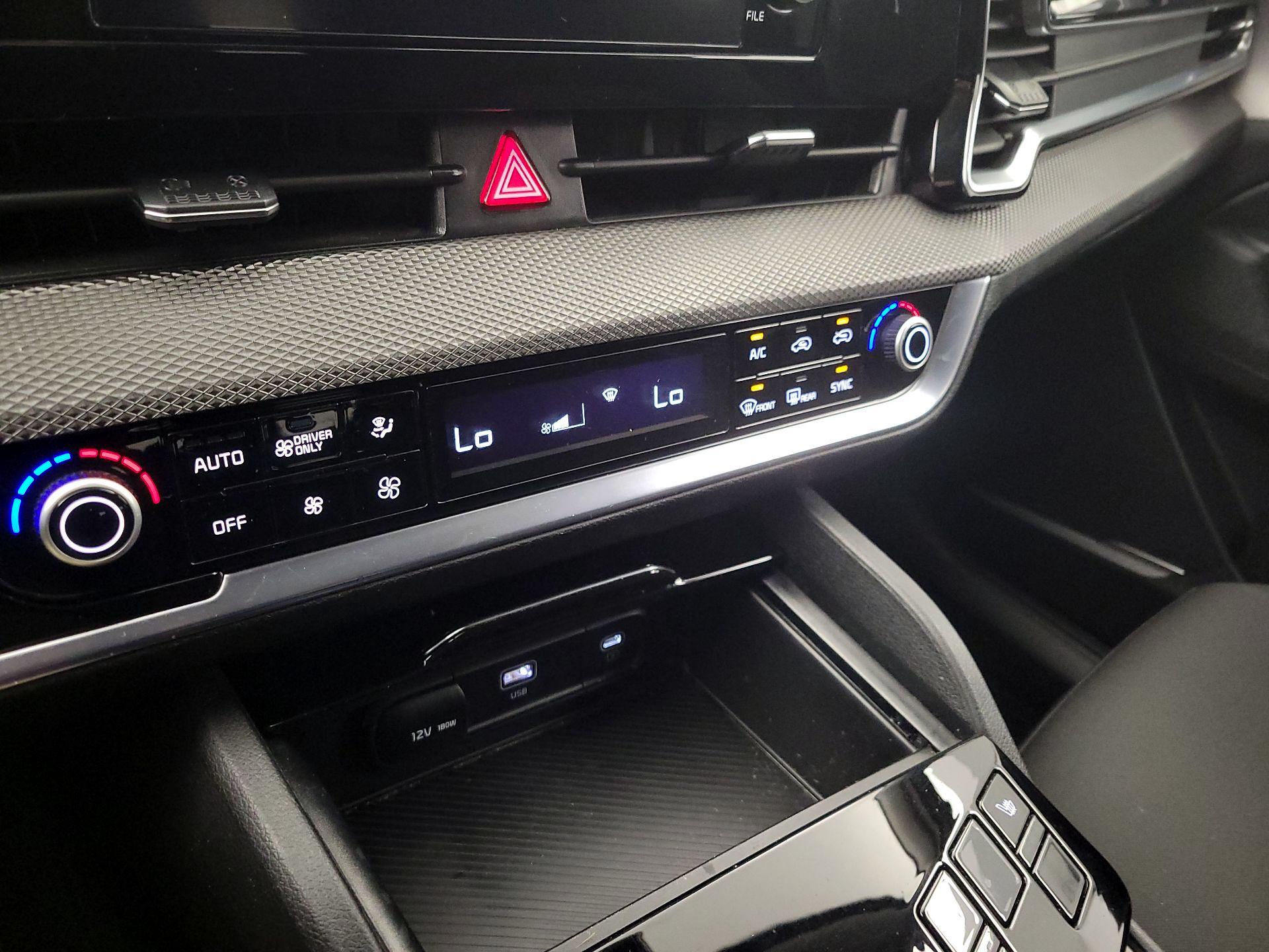 Thumbnail: 2023 Kia Sportage - 16