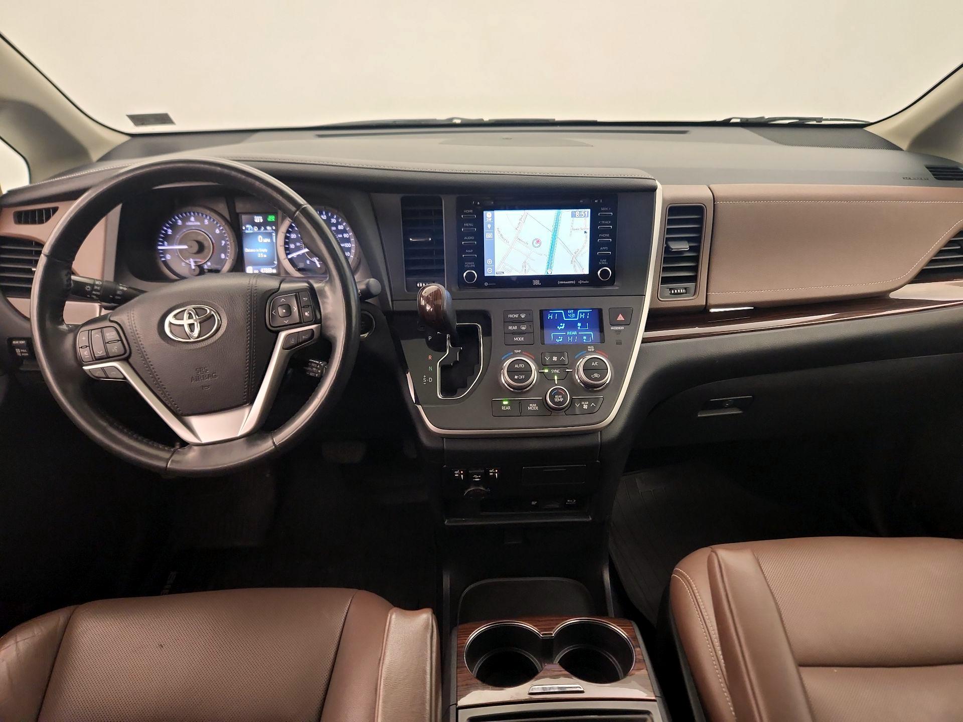 Thumbnail: 2020 Toyota Sienna - 9
