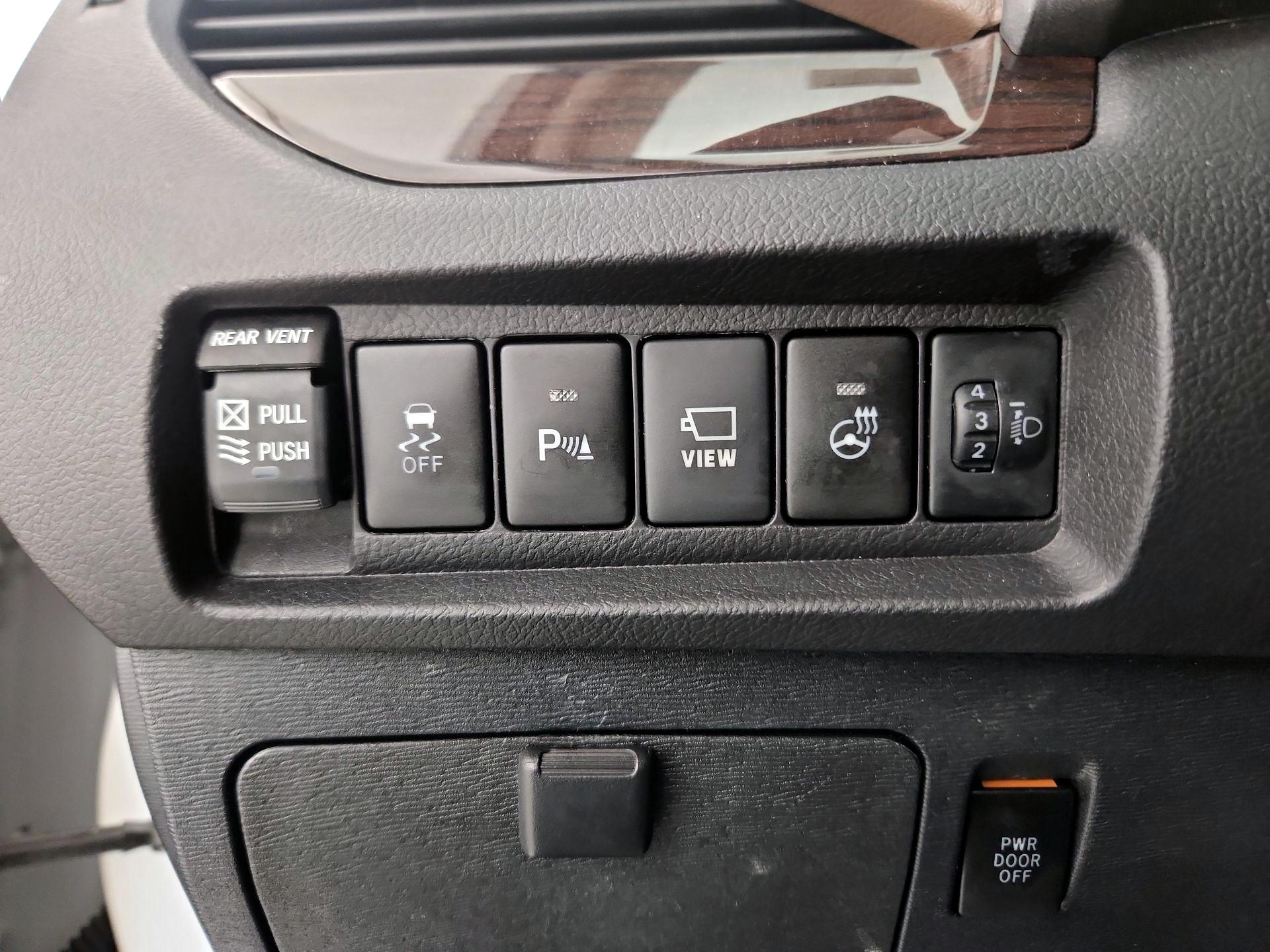 Thumbnail: 2020 Toyota Sienna - 13