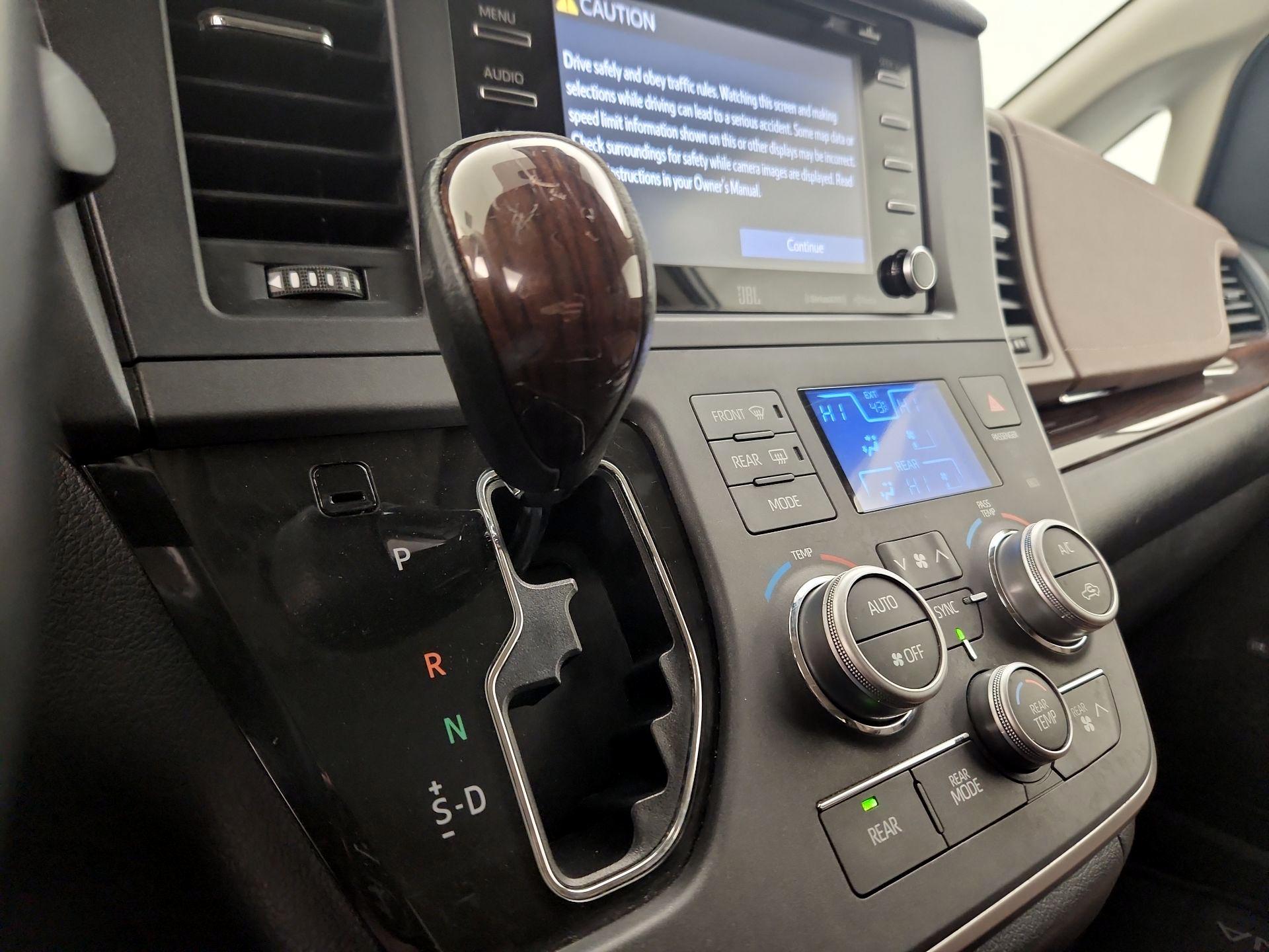 Thumbnail: 2020 Toyota Sienna - 18