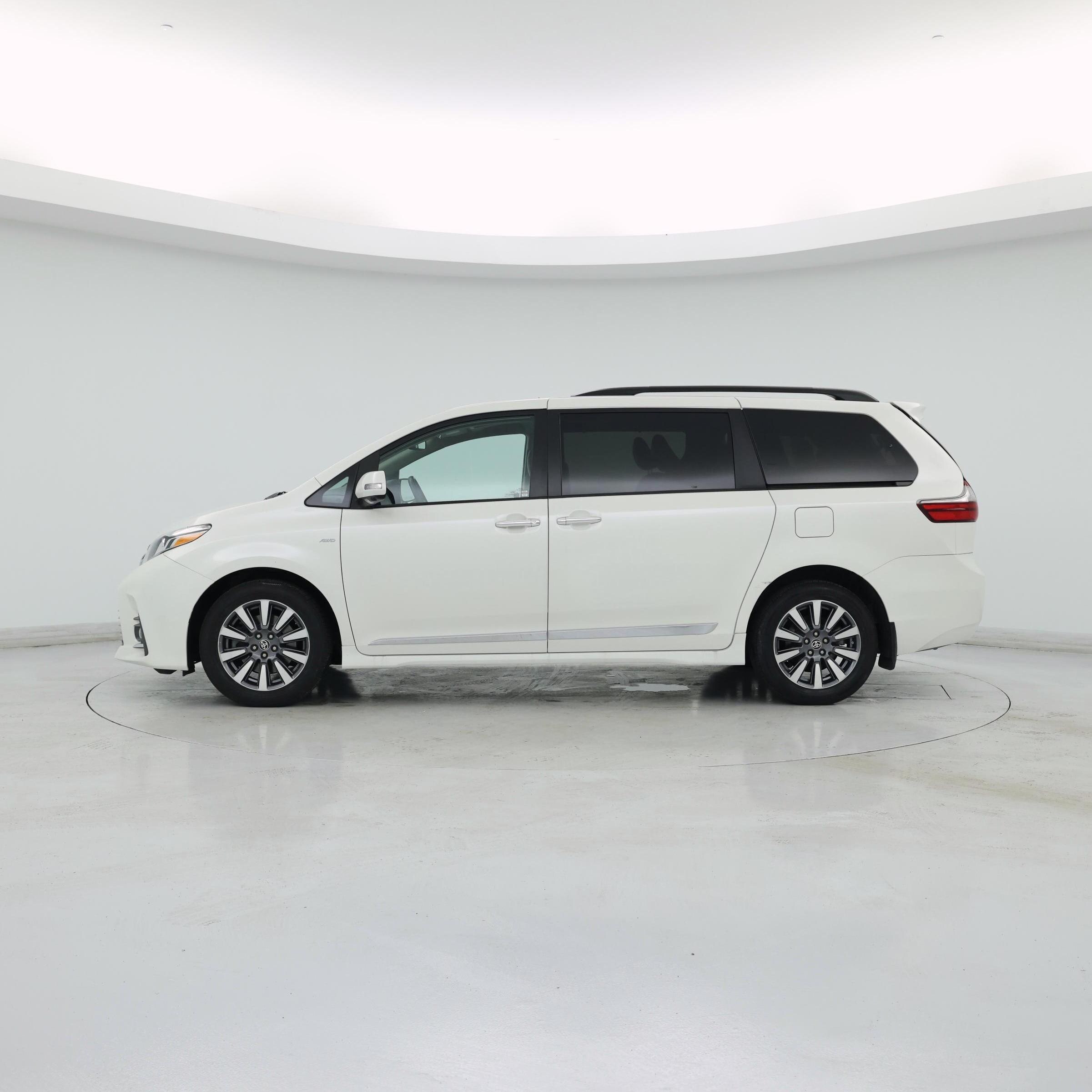 Thumbnail: 2020 Toyota Sienna - 3
