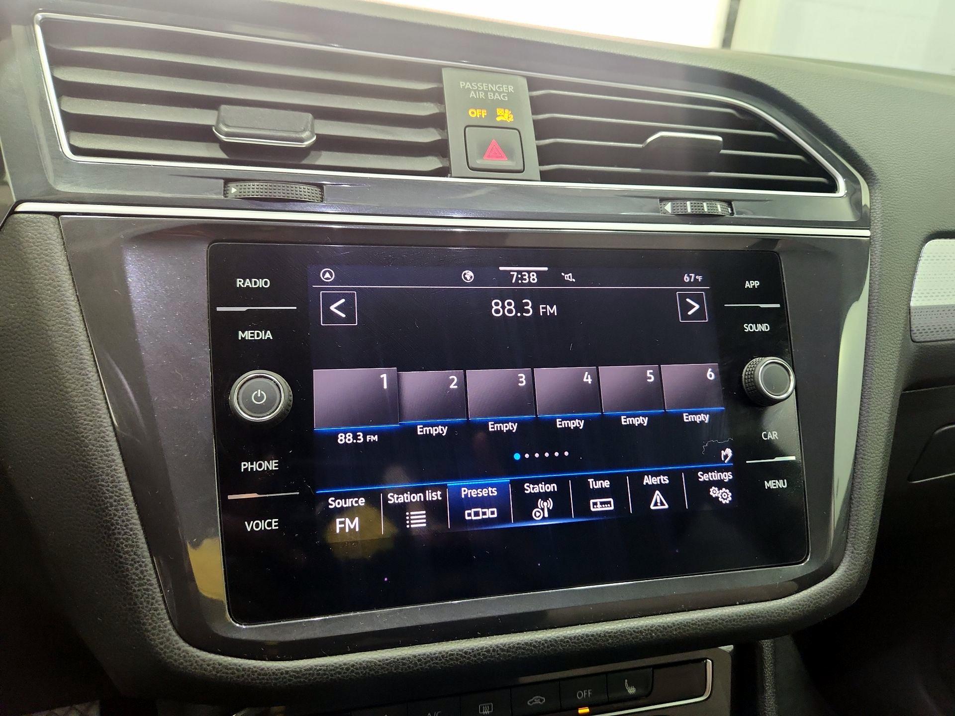 Thumbnail: 2024 Volkswagen Tiguan - 15